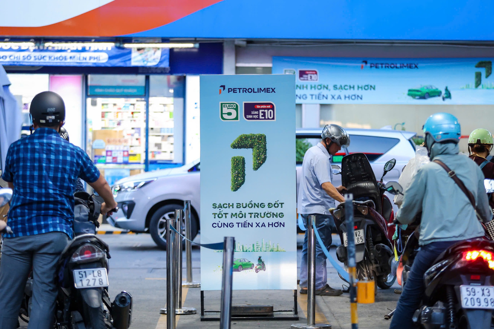 Giảm thuế để giảm giá xăng E10- Ảnh 1. Giảm thuế để giảm giá xăng E10- Ảnh 1.