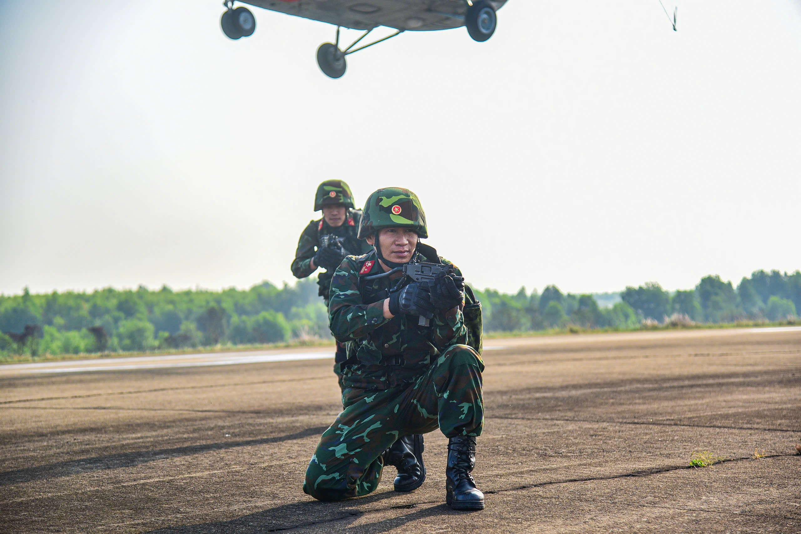 Trinh s&aacute;t đặc nhiệm đổ bộ đường kh&ocirc;ng  - Ảnh 7.