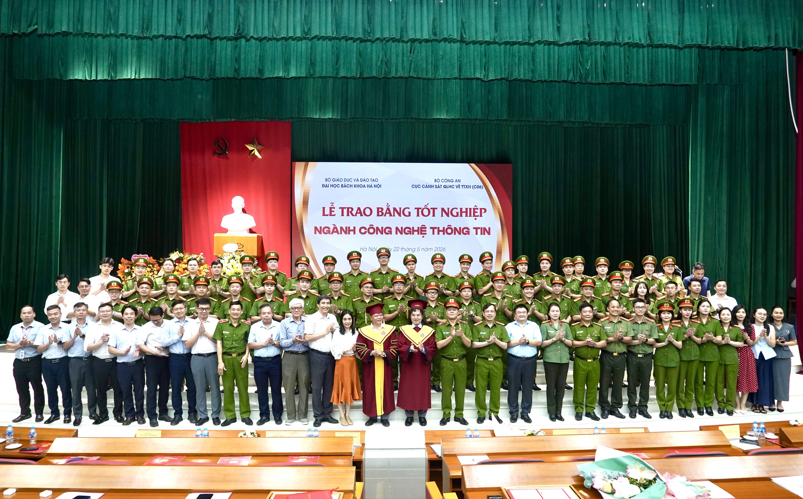Hơn 50 cảnh sát hoàn thành khóa học công nghệ thông tin chất lượng cao- Ảnh 4. Hơn 50 cảnh sát hoàn thành khóa học công nghệ thông tin chất lượng cao- Ảnh 4.