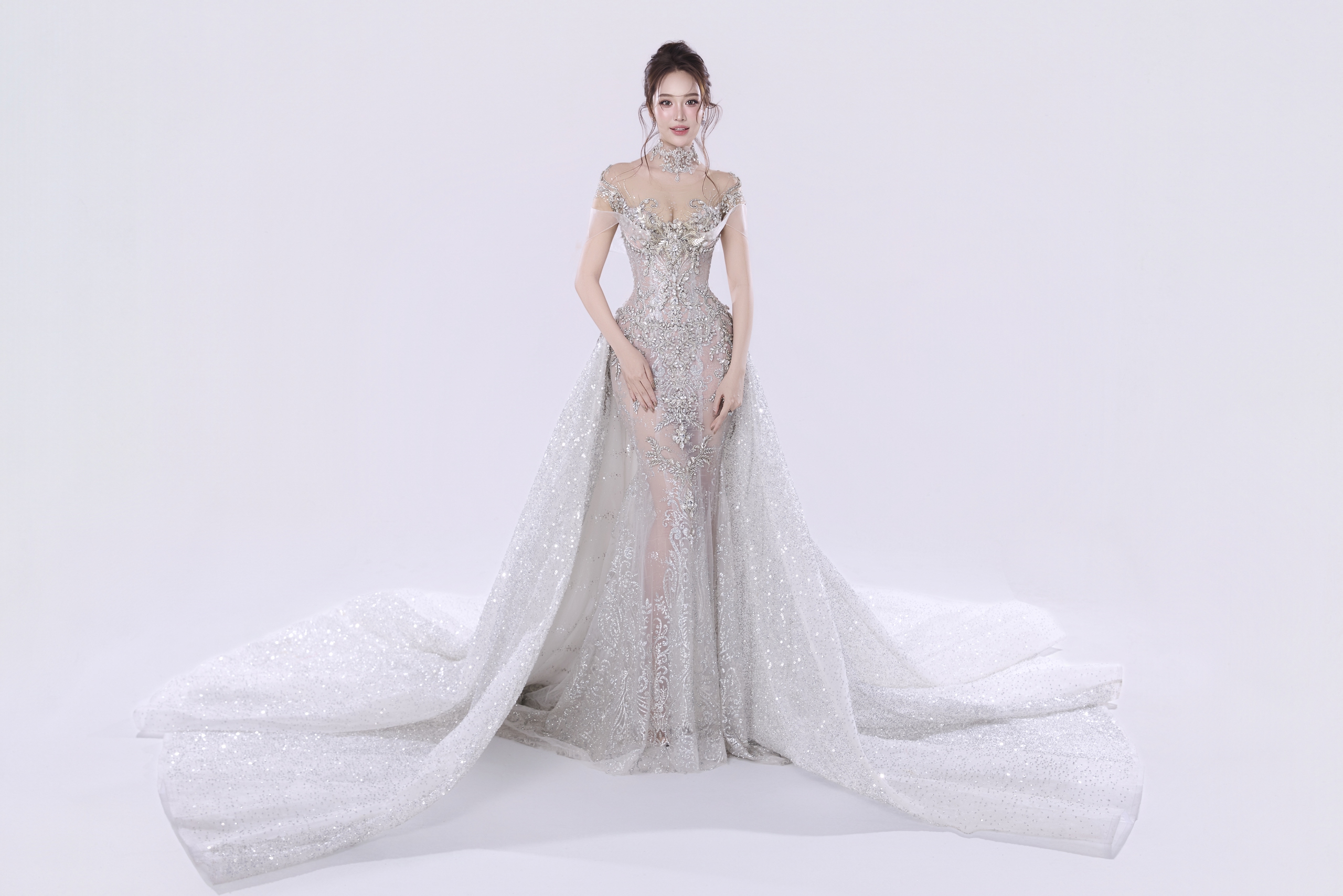 Kỳ Duyên quyến rũ ở tuổi 21, tiết lộ cuộc sống sau 2 năm đăng quang - Ảnh 3.