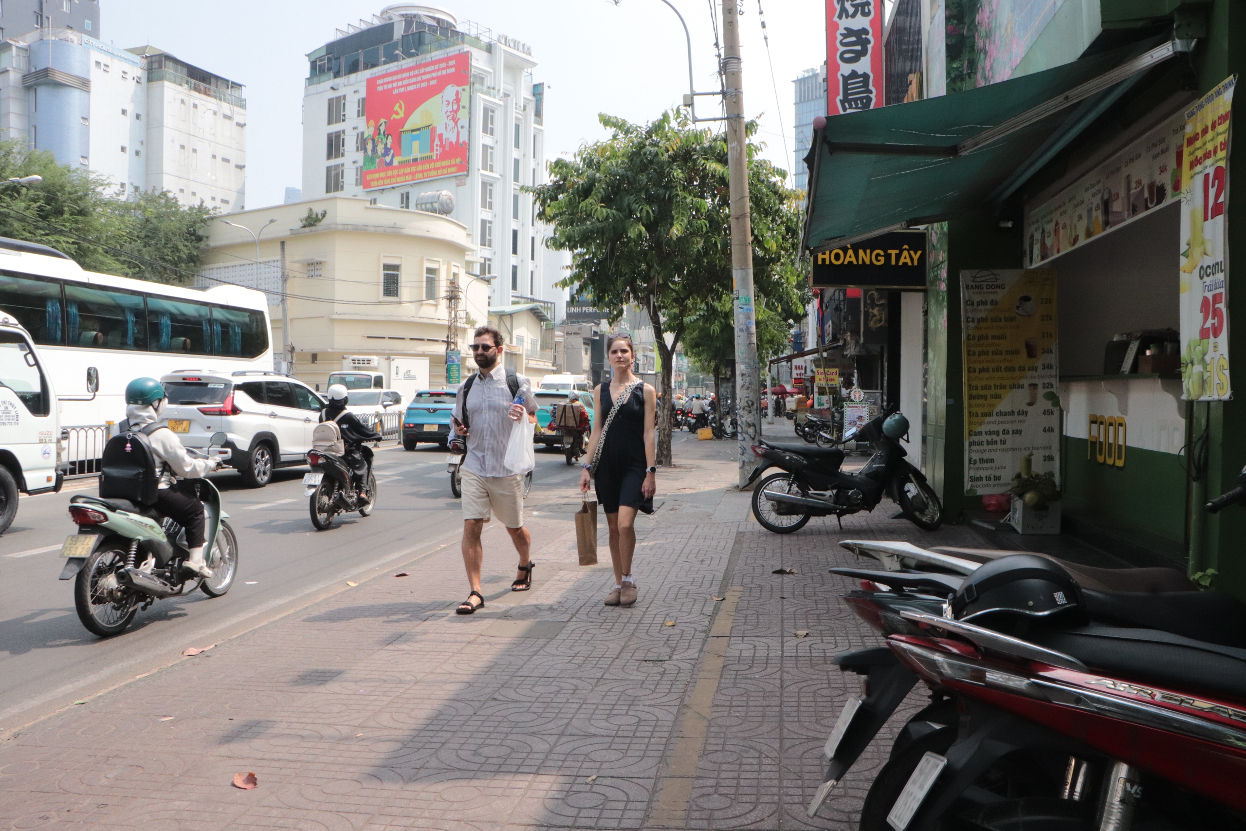 Chuy&ecirc;n gia hiến kế quản vỉa h&egrave; TP.HCM: Bu&ocirc;n b&aacute;n theo giờ, ph&acirc;n v&ugrave;ng khai th&aacute;c  - Ảnh 3.