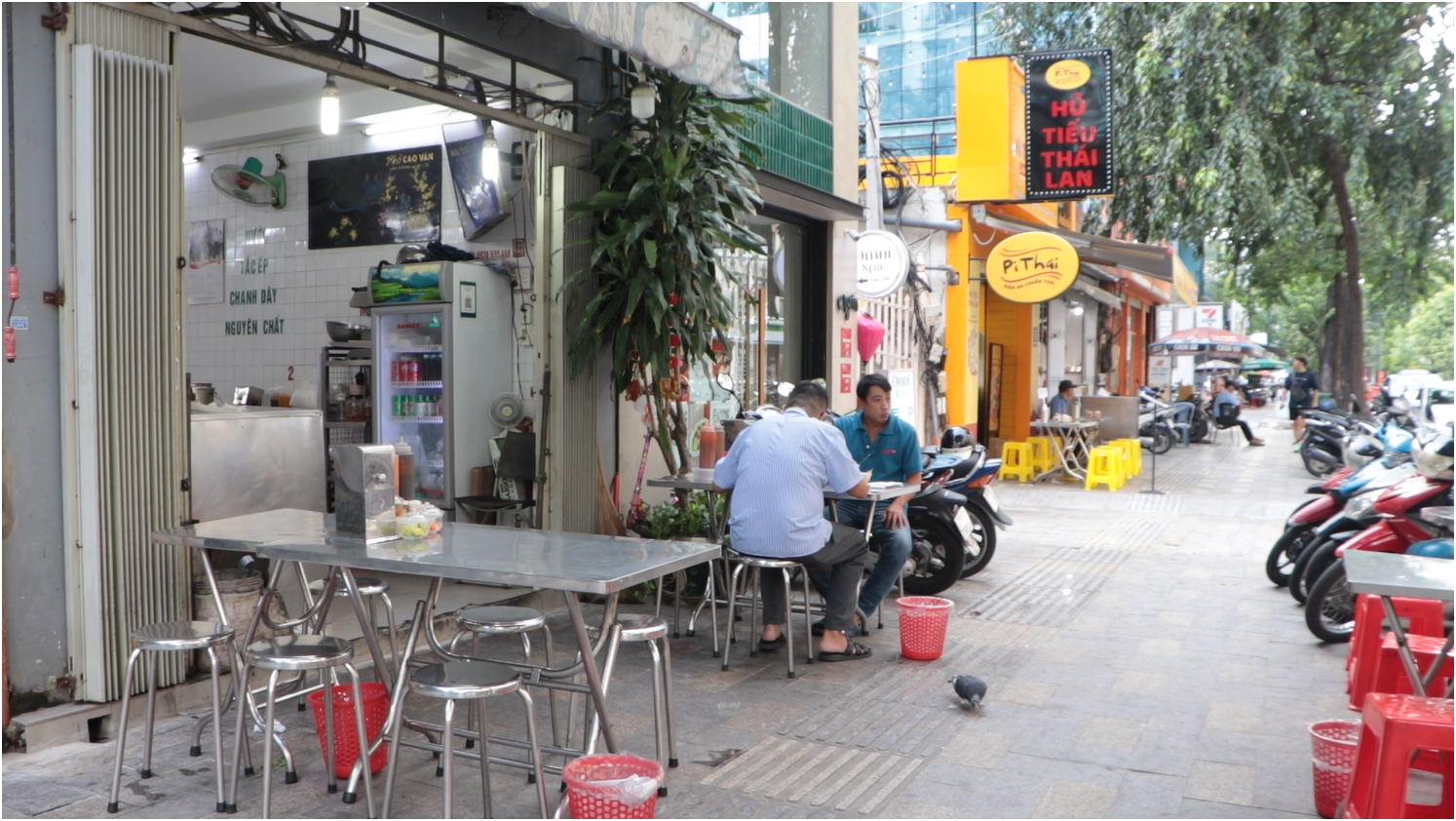 Nghịch lý vỉa hè: Người dân “thèm” được đóng tiền còn hơn ôm đồ... chạy - Ảnh 2.