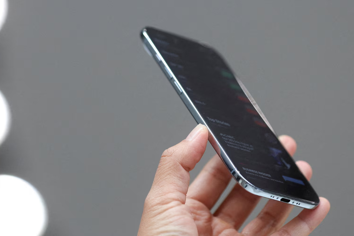 Xiaomi bất ngờ bênh vực Apple trước làn sóng chỉ trích - Ảnh 1.