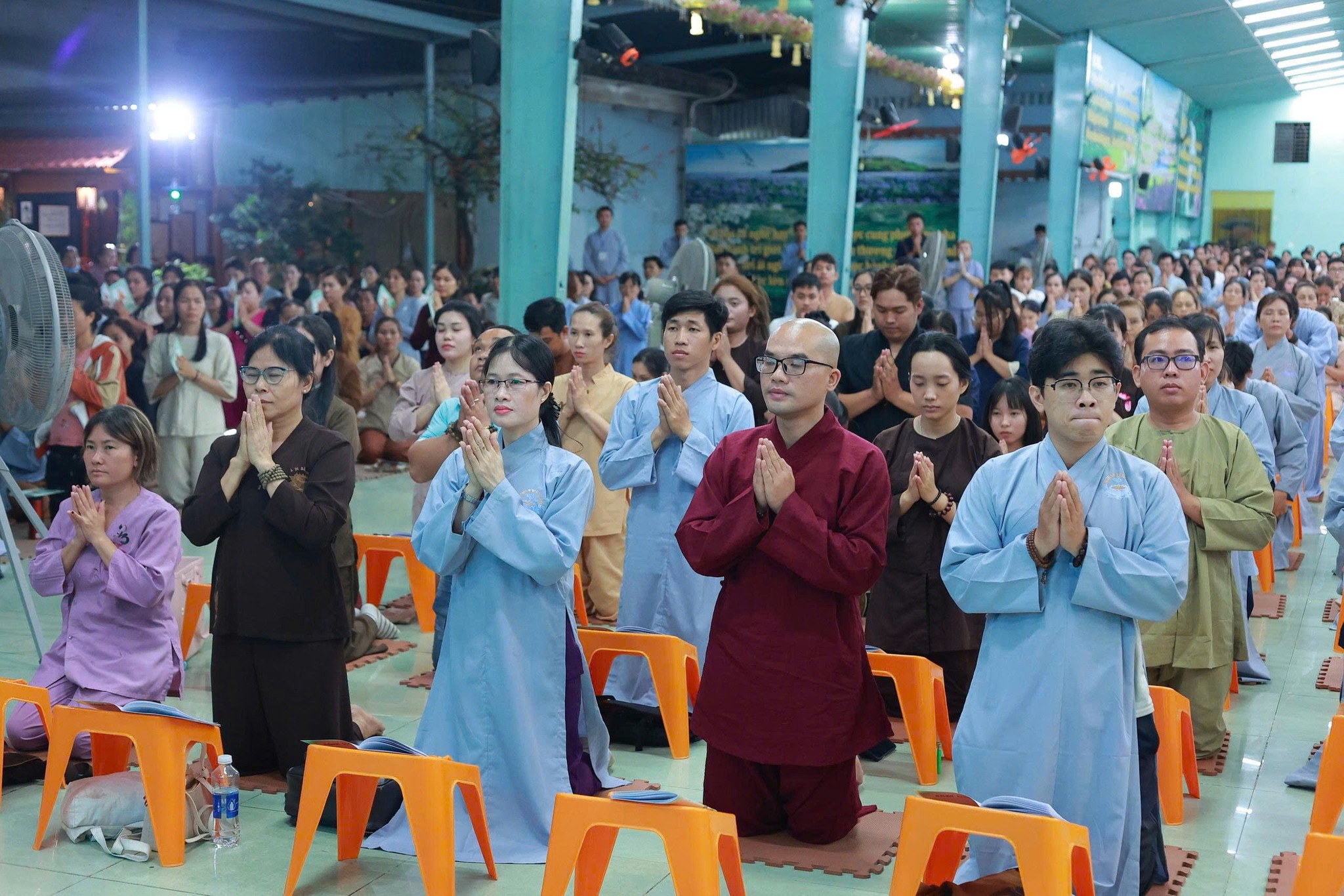 Ngoài kia phân biệt đủ rồi, về chùa đừng phân biệt nữa - Ảnh 5.
