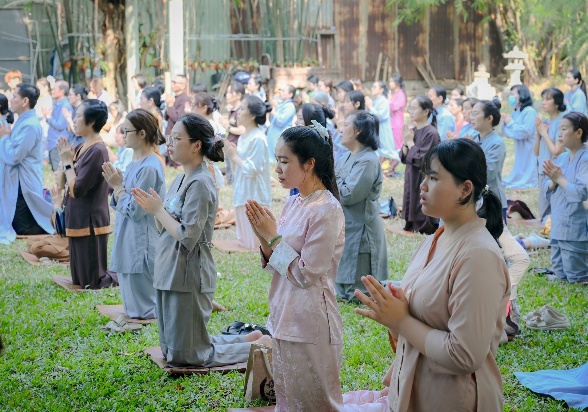 Đi chùa không phải để cầu xin, mà để học sống tử tế hơn - Ảnh 4.