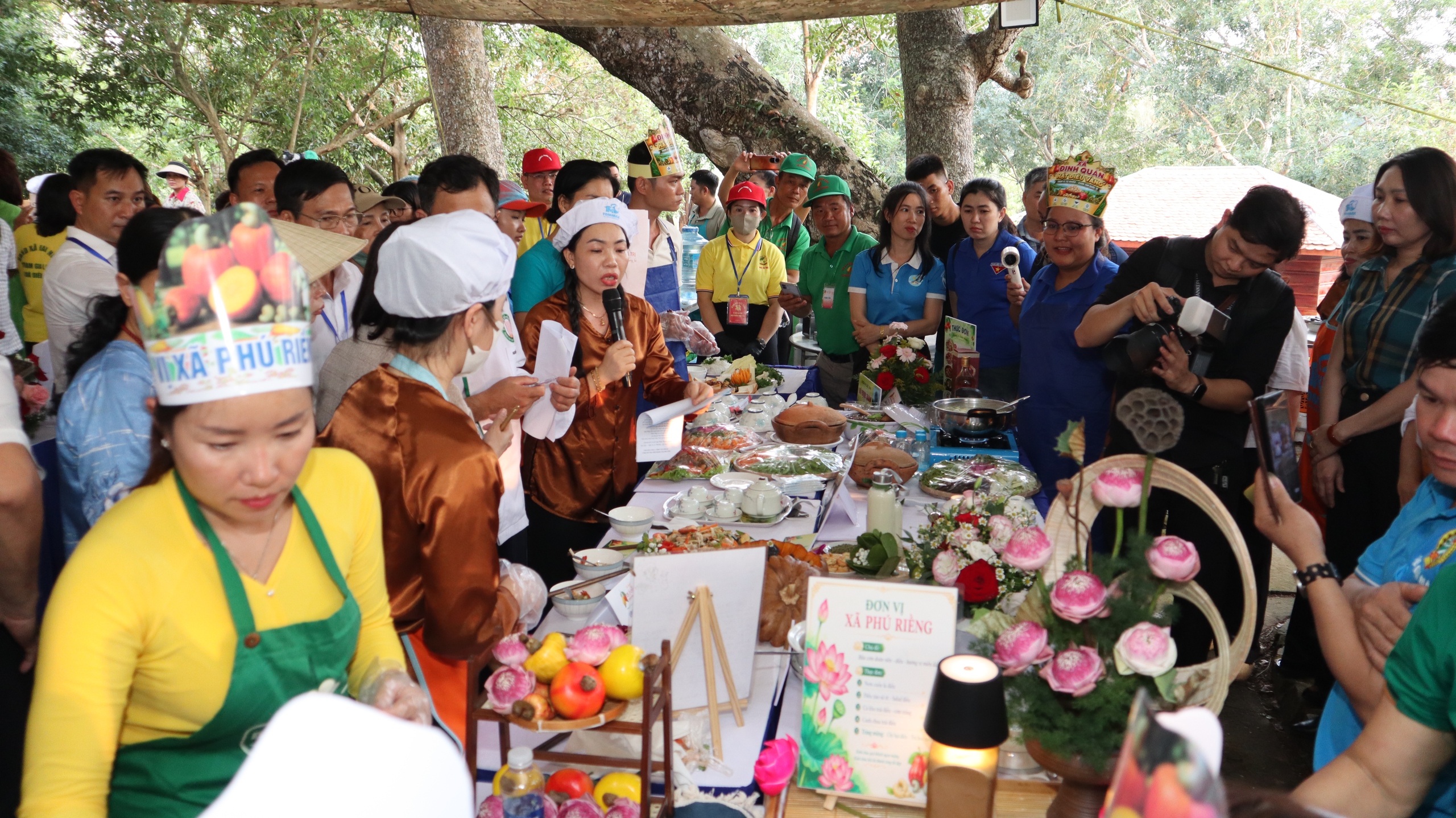 Lễ hội quả điều vàng Đồng Nai: Trăm món ăn từ điều miễn phí- Ảnh 8. Lễ hội quả điều vàng Đồng Nai: Trăm món ăn từ điều miễn phí- Ảnh 8.