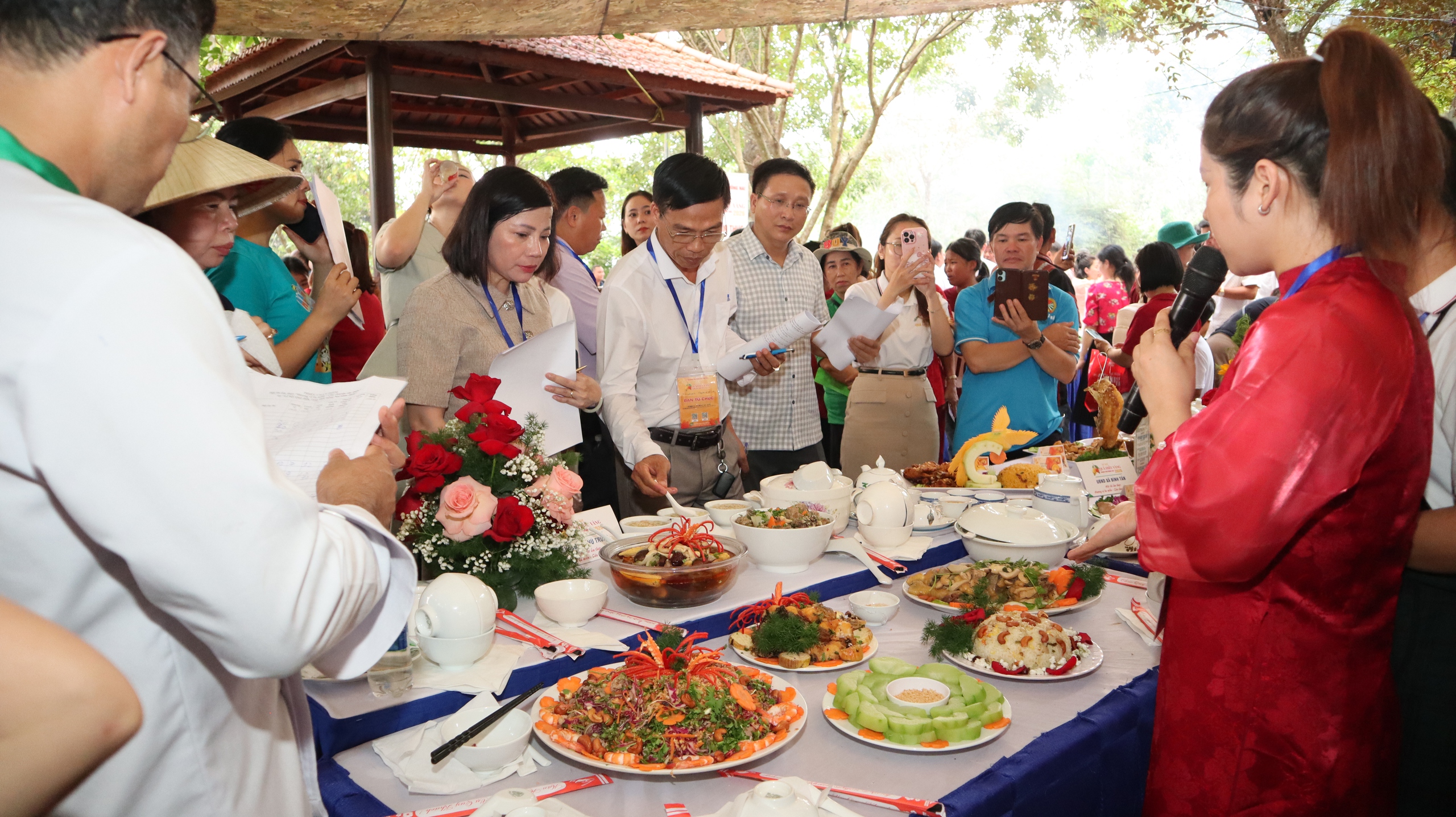 Lễ hội quả điều vàng Đồng Nai: Trăm món ăn từ điều miễn phí- Ảnh 9. Lễ hội quả điều vàng Đồng Nai: Trăm món ăn từ điều miễn phí- Ảnh 9.
