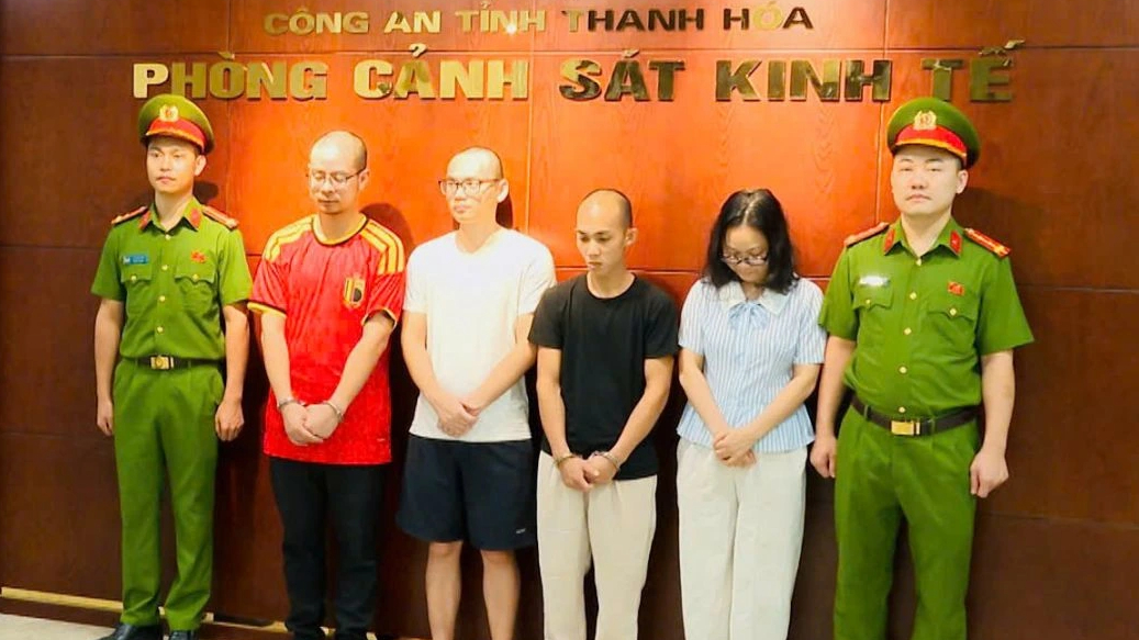 Thanh Hóa: Khởi tố 4 bị can buôn lậu xe điện 3 bánh từ Trung Quốc - Ảnh 1.