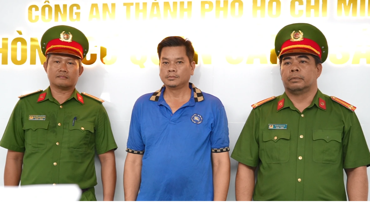 Công an TP.HCM triệt phá đường dây buôn hơn 2,4 tấn chất độc xyanua từ Campuchia- Ảnh 1. Công an TP.HCM triệt phá đường dây buôn hơn 2,4 tấn chất độc xyanua từ Campuchia- Ảnh 1.