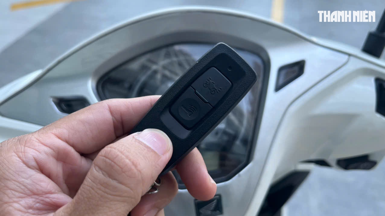 Cách nhận biết chìa khóa thông minh smartkey xe máy sắp hết pin - Ảnh 1.