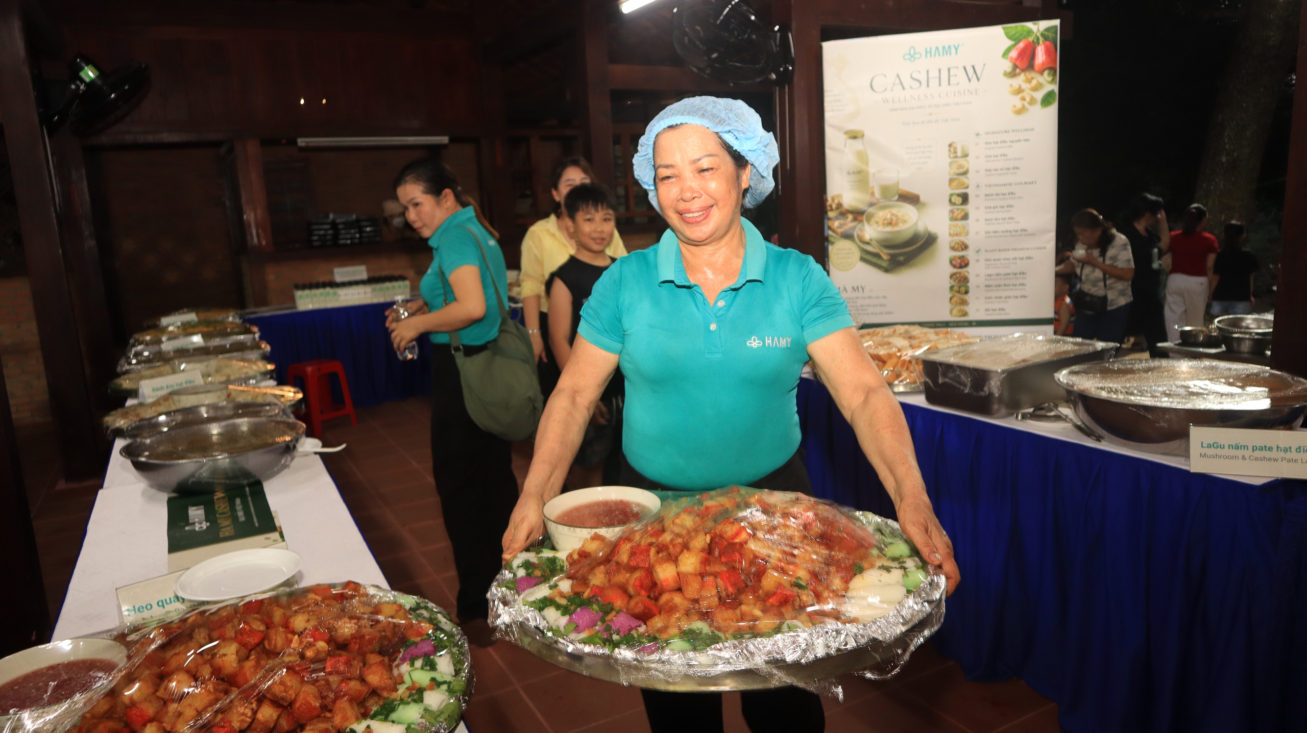 Lễ hội quả điều vàng Đồng Nai: Trăm món ăn từ điều miễn phí- Ảnh 18. Lễ hội quả điều vàng Đồng Nai: Trăm món ăn từ điều miễn phí- Ảnh 18.