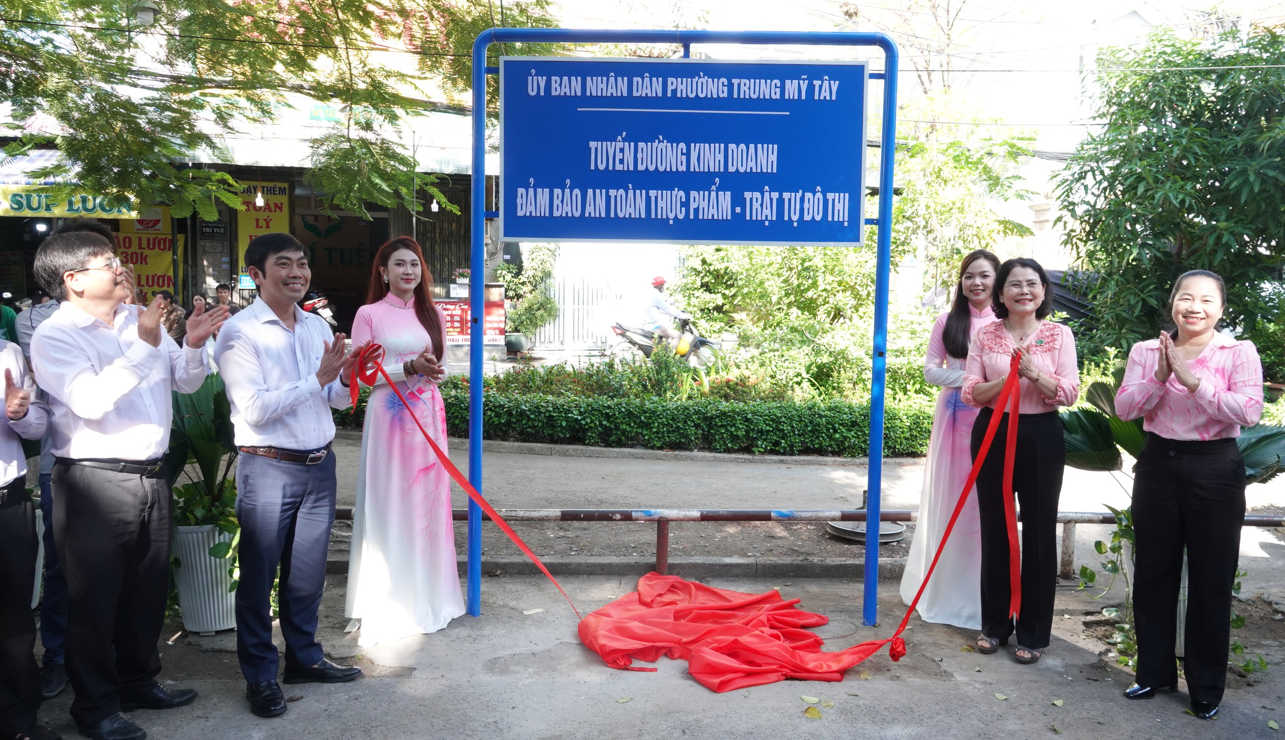 Phường cửa ngõ Tây Bắc TP.HCM ra mắt tuyến đường kinh doanh kiểu mẫu- Ảnh 2. Phường cửa ngõ Tây Bắc TP.HCM ra mắt tuyến đường kinh doanh kiểu mẫu- Ảnh 2.