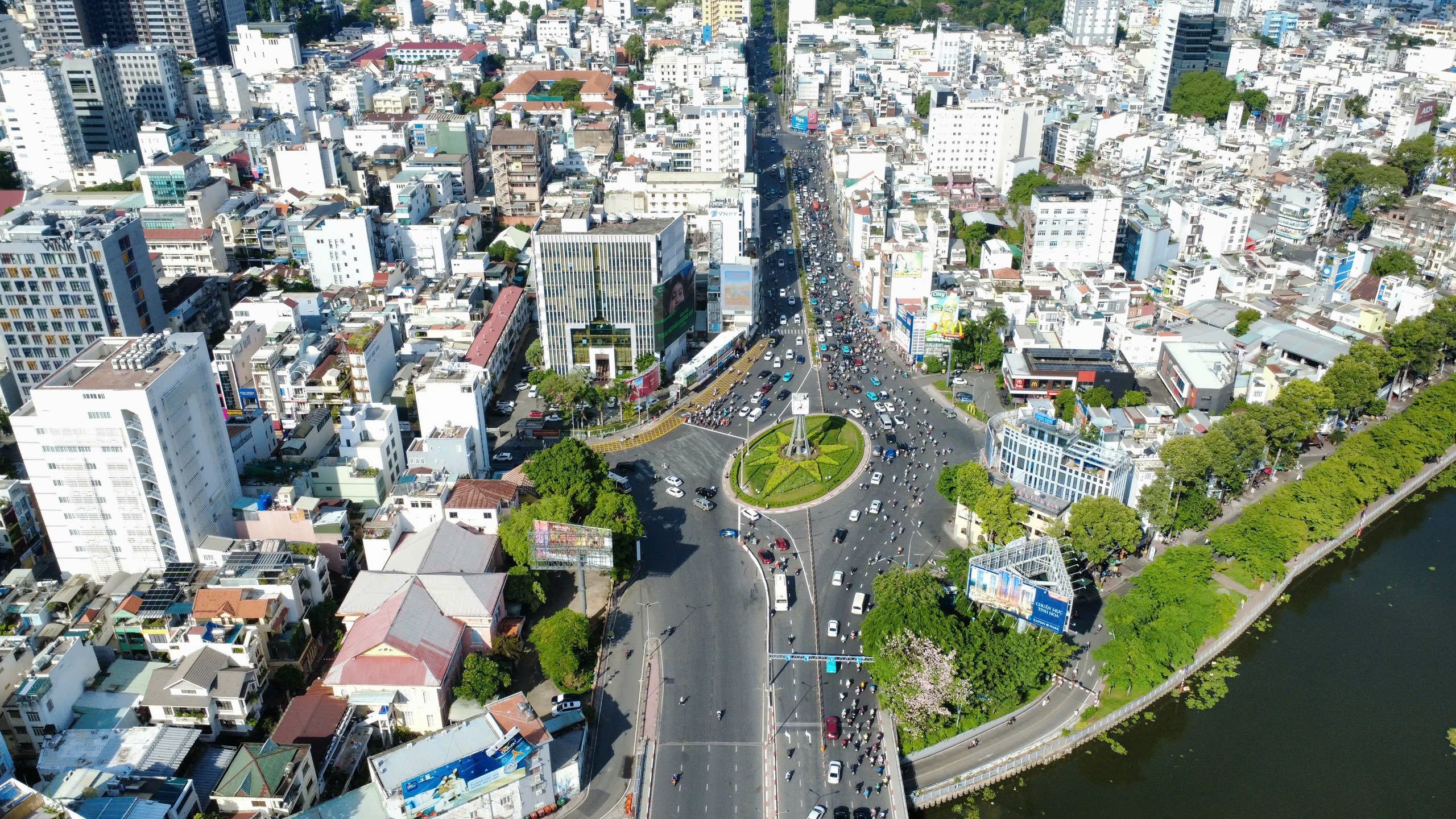 Giao thông thay - Ảnh 1.