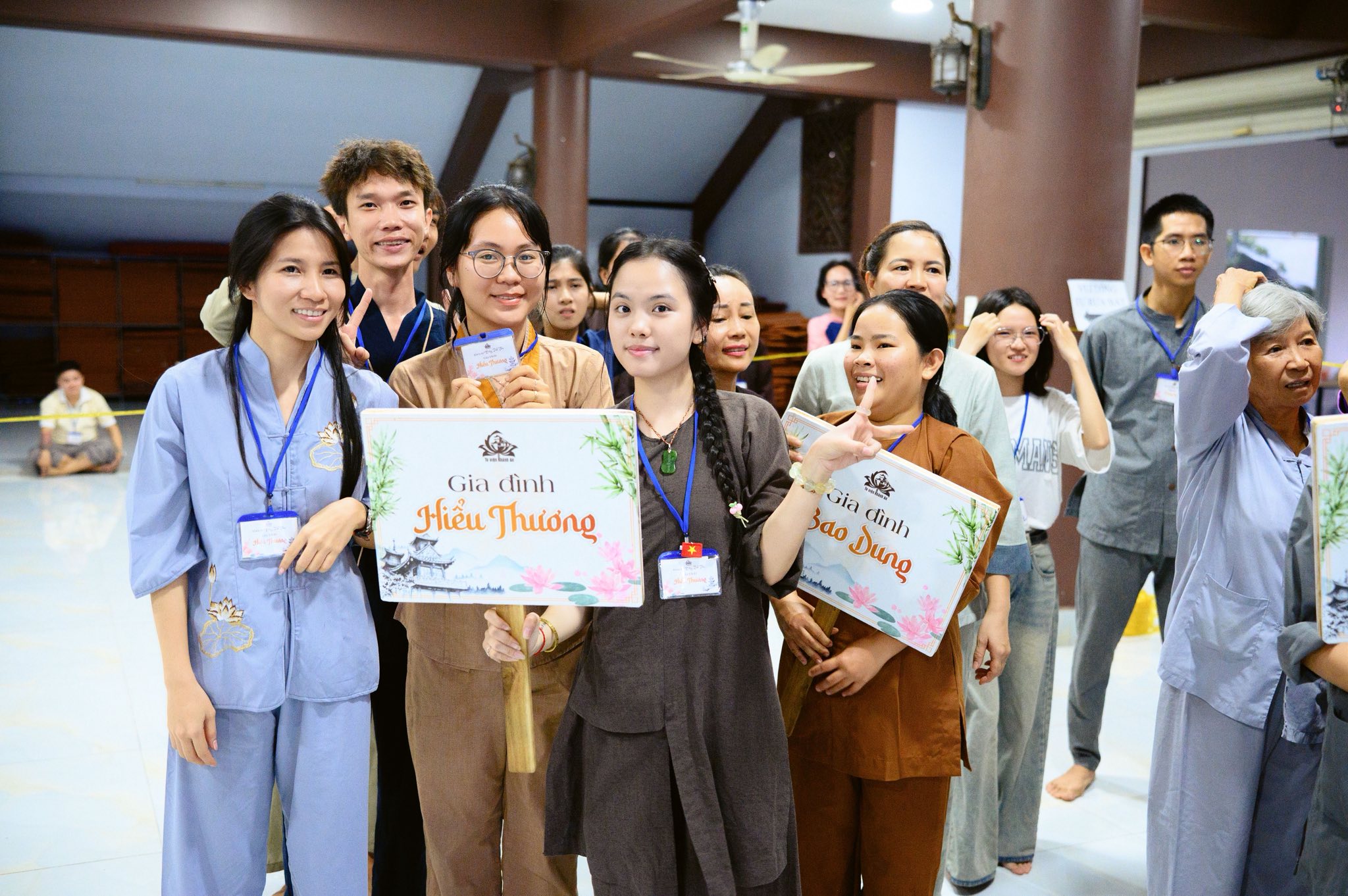 M&ugrave;a Phật đản đi ch&ugrave;a v&agrave; c&acirc;u hỏi: 'Sống vậy đ&atilde; b&igrave;nh an chưa?' - Ảnh 3.