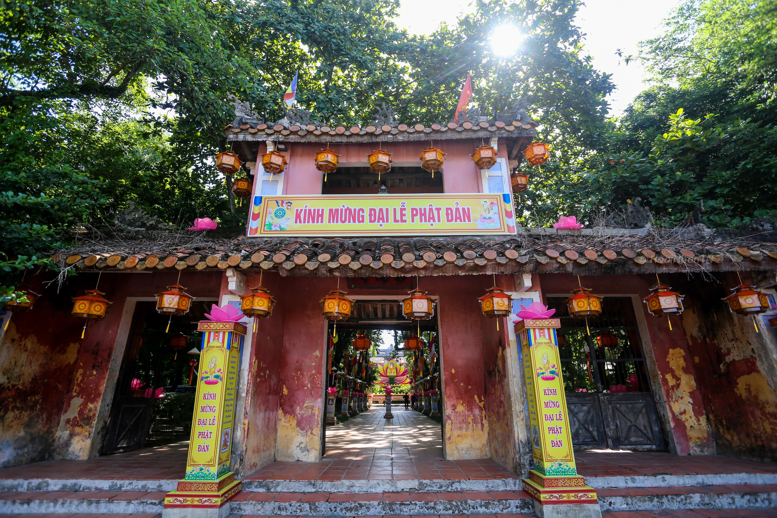Ghé thăm những ngôi cổ tự trăm năm tuổi ở Huế dịp đại lễ Phật đản- Ảnh 13.