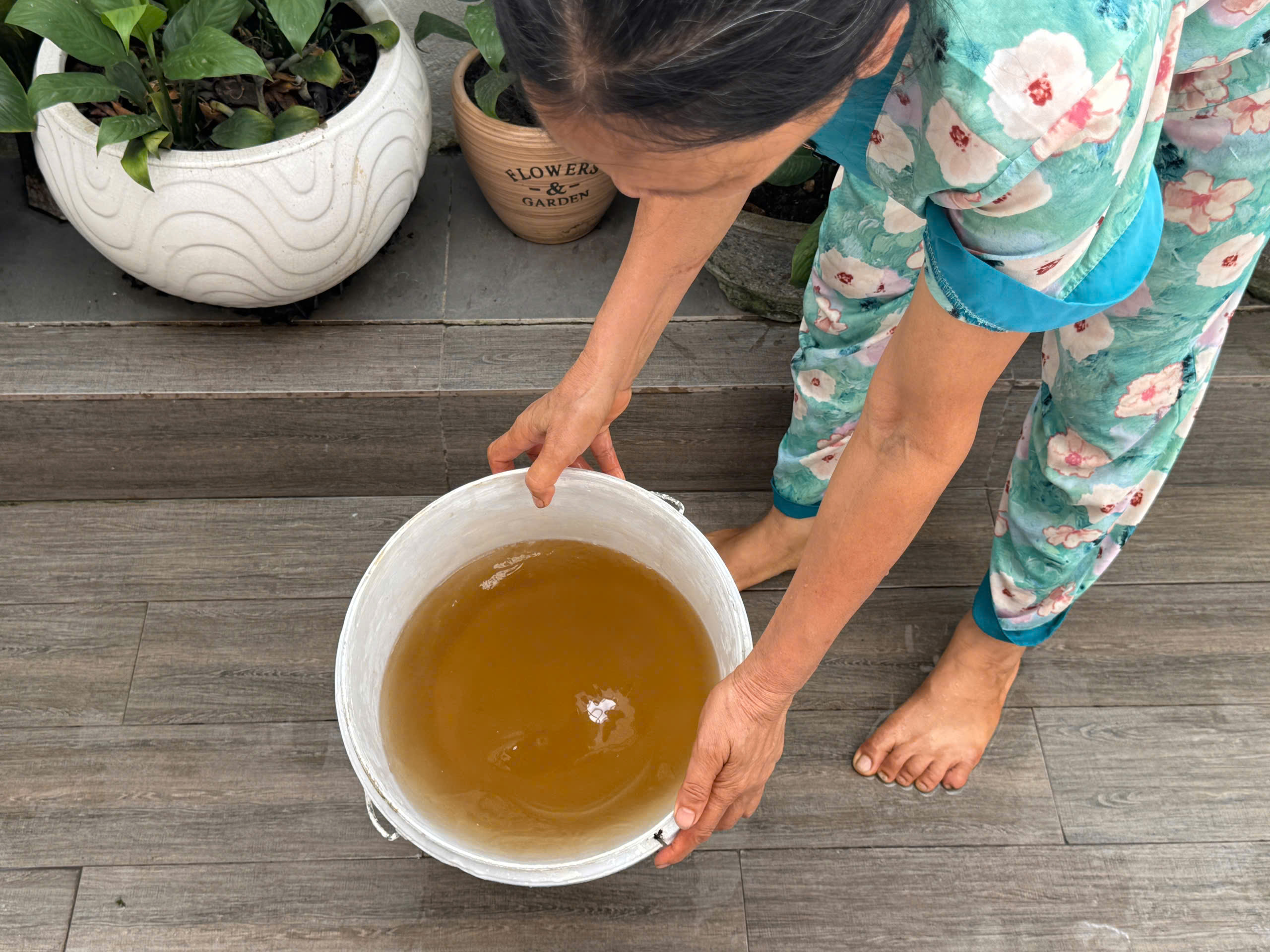 Người dân Nhà Bè bị dính nước đục, vàng sẽ được khấu trừ tiền nước - Ảnh 1.