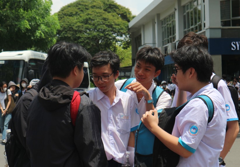 Thí sinh nói đề thi đánh giá năng lực vừa sức với… giáo viên - Ảnh 2. Thí sinh nói đề thi đánh giá năng lực vừa sức với… giáo viên - Ảnh 3.