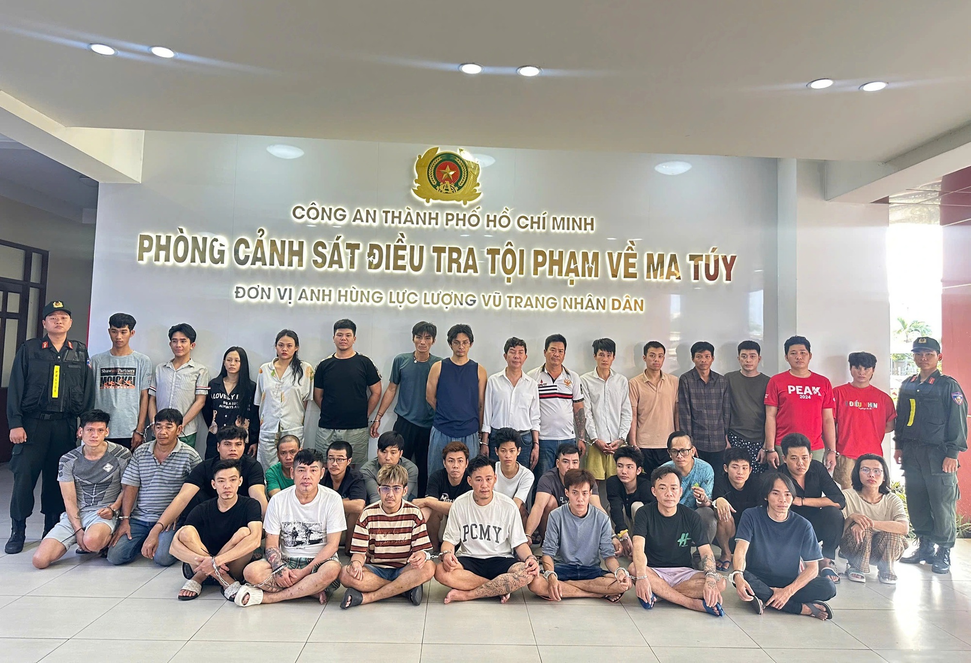 Siết quản lý, cấm sóng người nổi tiếng vướng ma túy - Ảnh 1.