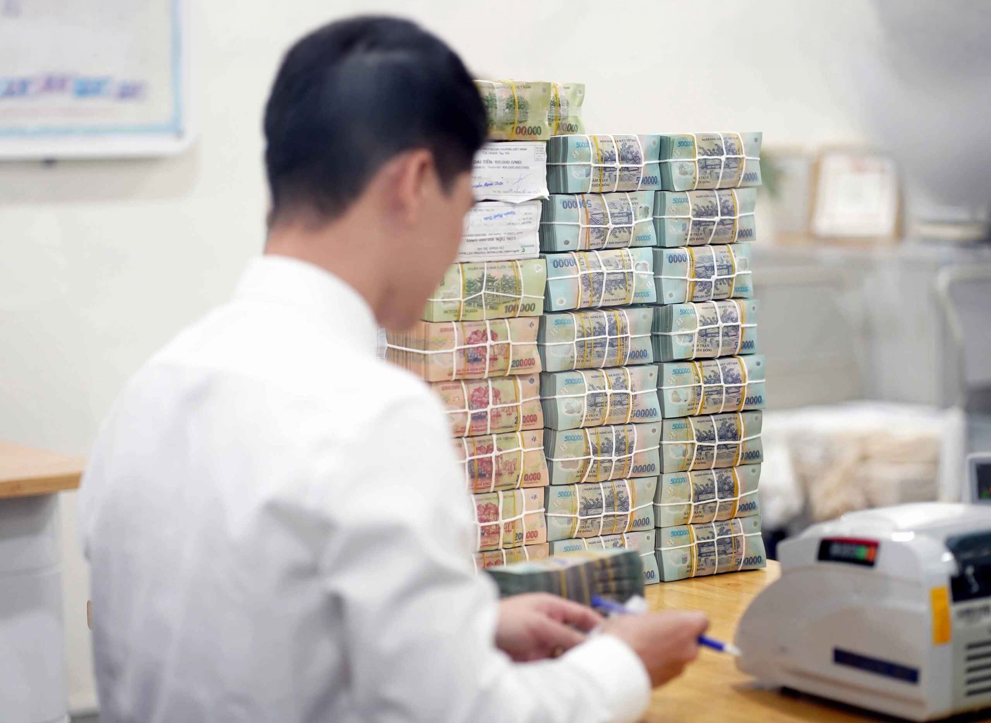 Siết lãi suất tiết kiệm- Ảnh 1.