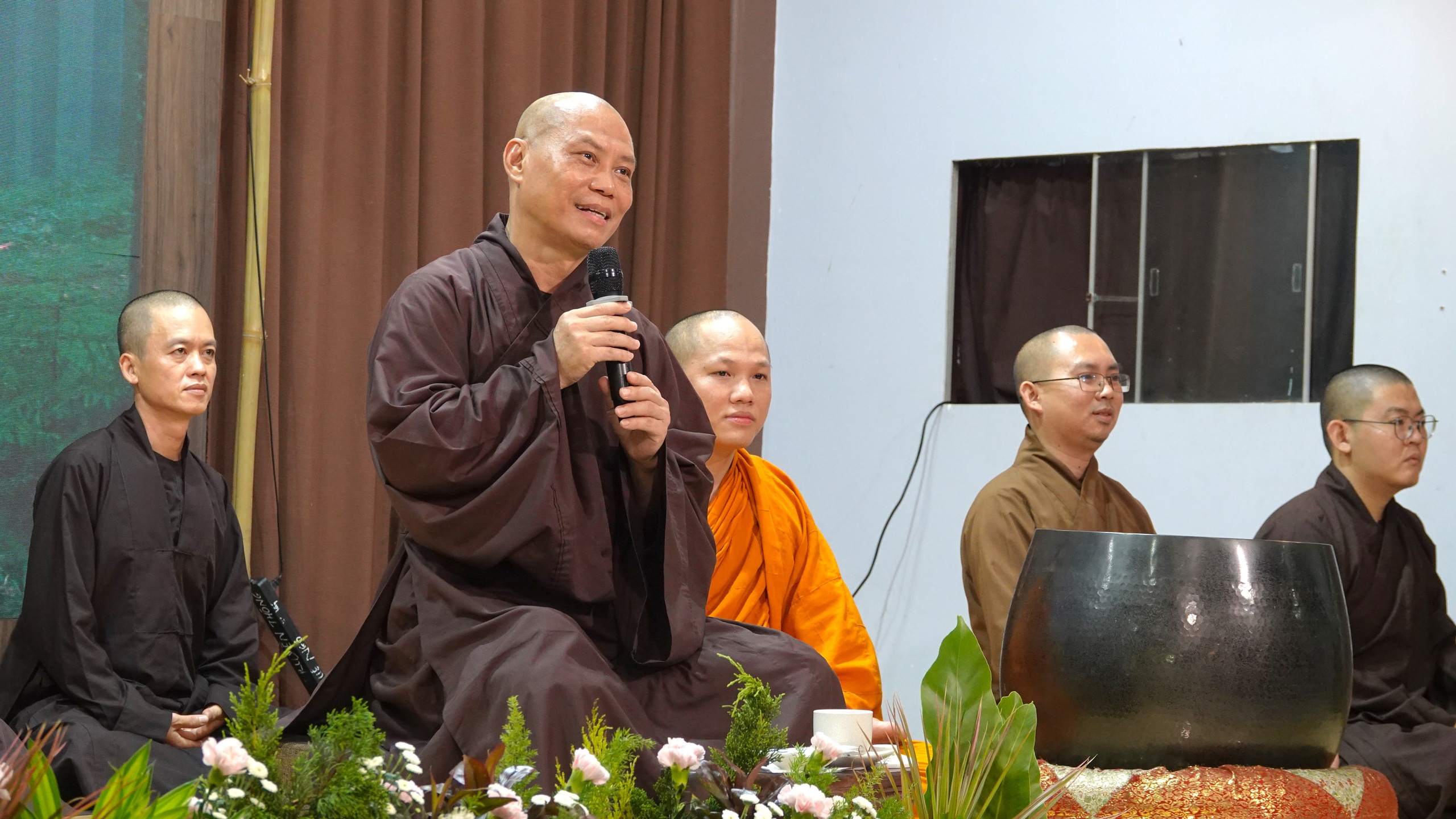 Người trẻ hôm nay đang mệt vì phải làm 'cái tôi' của mình - Ảnh 5.