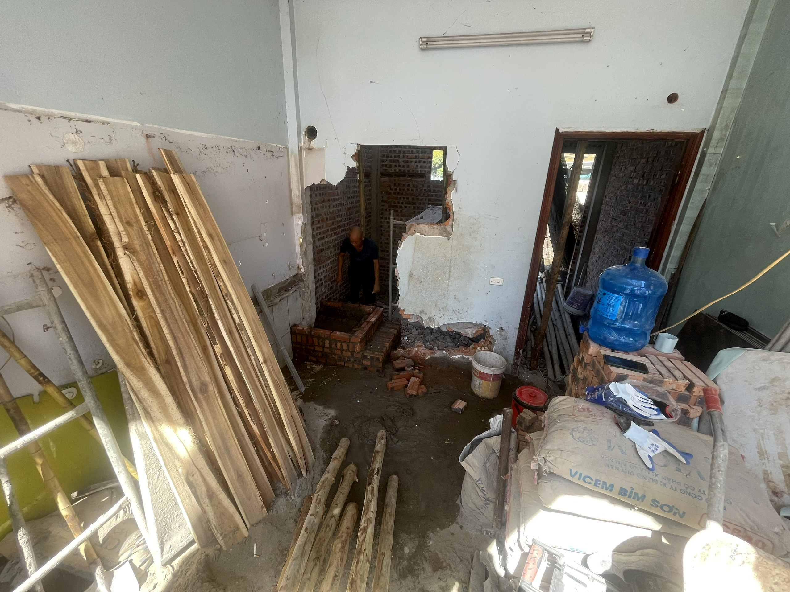 Chủ nhà tiết lộ sốc về 'lâu đài bay' giữa đại công trường Vành đai 2,5- Ảnh 2. Chủ nhà tiết lộ sốc về 'lâu đài bay' giữa đại công trường Vành đai 2,5- Ảnh 2.
