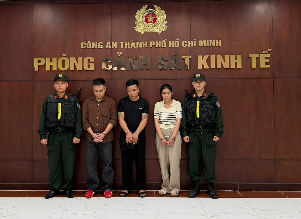 Từ vụ ma túy ở bar Revo, lộ đường dây trốn thuế hàng chục tỉ đồng- Ảnh 1. Từ vụ ma túy ở bar Revo, lộ đường dây trốn thuế hàng chục tỉ đồng- Ảnh 1.