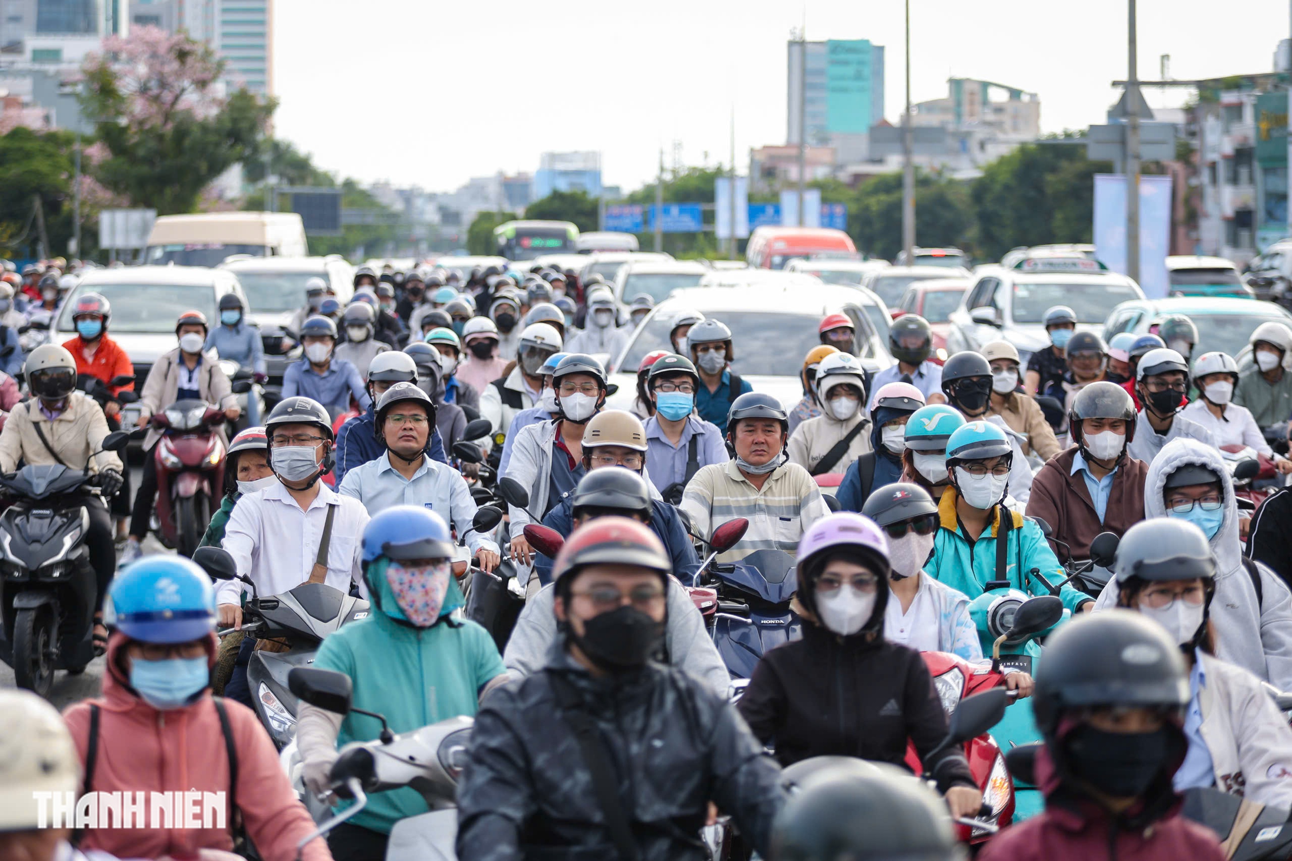 TP.HCM mở thêm làn rẽ trái ở vòng xoay Điện Biên Phủ sau nhiều ngày ùn xe- Ảnh 3. TP.HCM mở thêm làn rẽ trái ở vòng xoay Điện Biên Phủ sau nhiều ngày ùn xe- Ảnh 3.