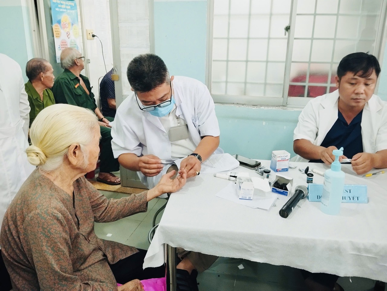 Chi phí khám sức khỏe định kỳ cho 1 người dân TP.HCM là bao nhiêu?- Ảnh 4. Chi phí khám sức khỏe định kỳ cho 1 người dân TP.HCM là bao nhiêu?- Ảnh 4.