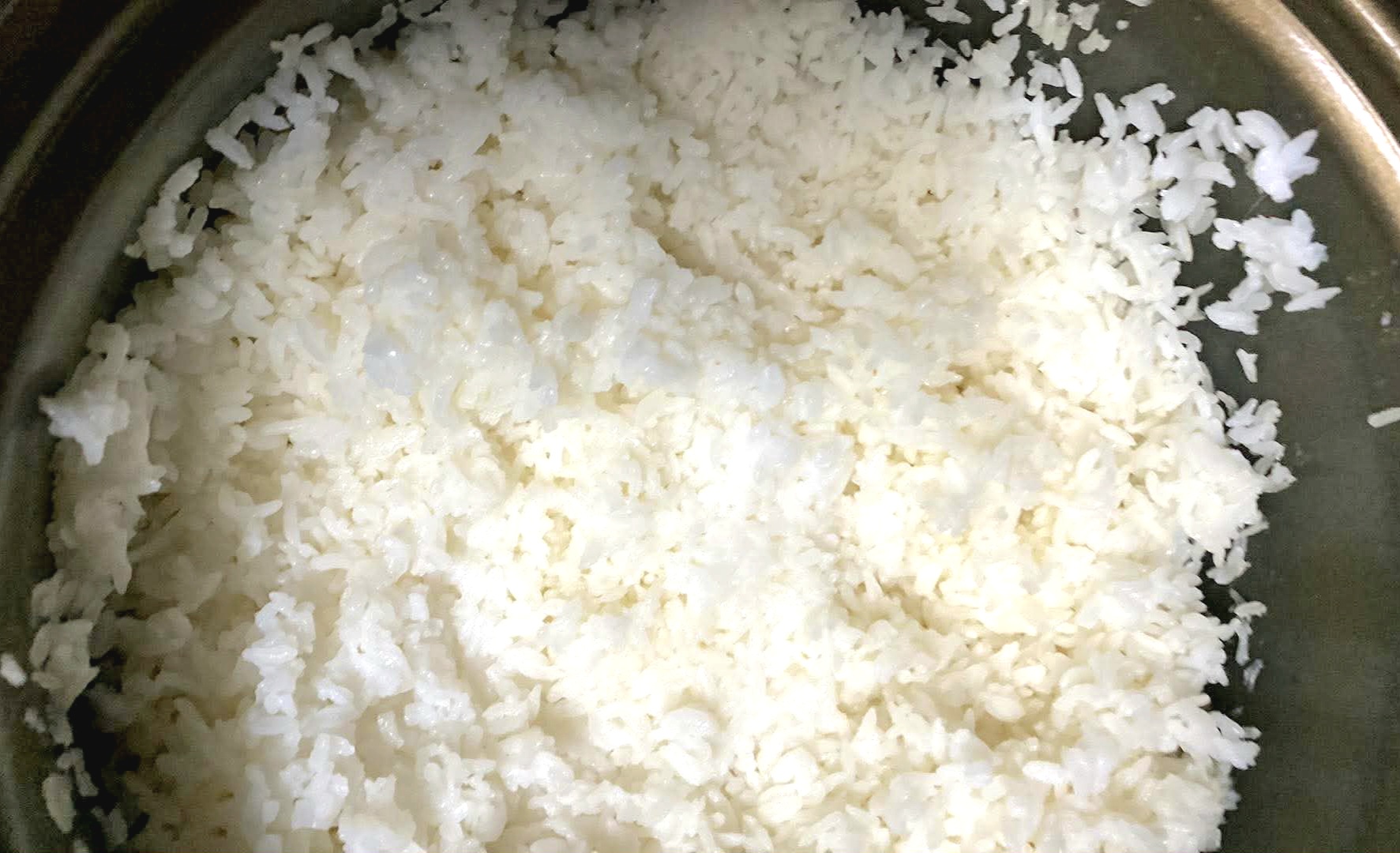 Tiếc đồ ăn thừa, nhiều người vô tình rước nguy cơ ngộ độc thực phẩm 10 Không phải món ăn nào hâm nóng lại cũng an toàn, bác sĩ cảnh báo - Ảnh 1.