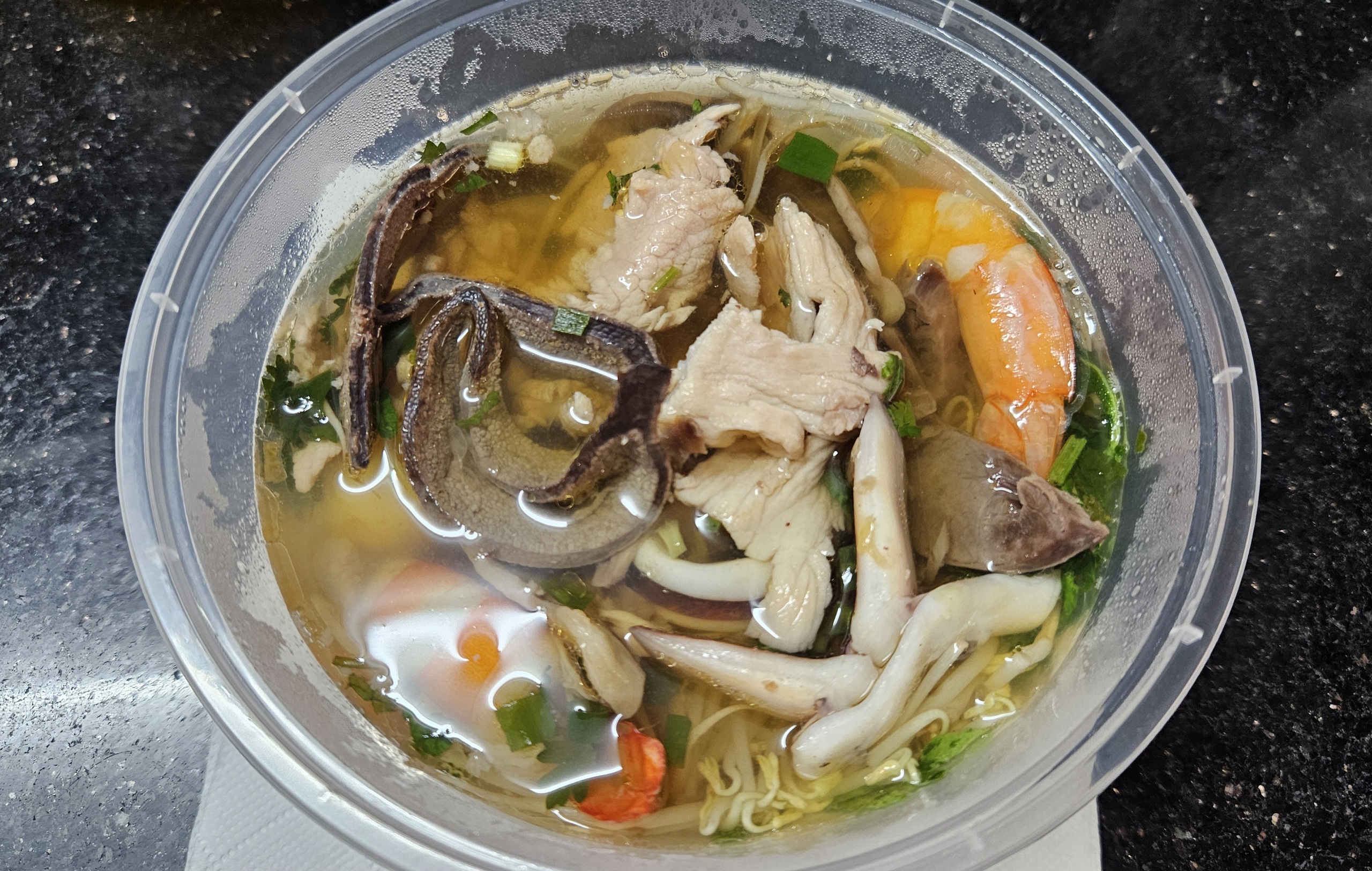 Tiếc đồ ăn thừa, nhiều người vô tình rước nguy cơ ngộ độc thực phẩm 11 Không phải món ăn nào hâm nóng lại cũng an toàn, bác sĩ cảnh báo - Ảnh 2.
