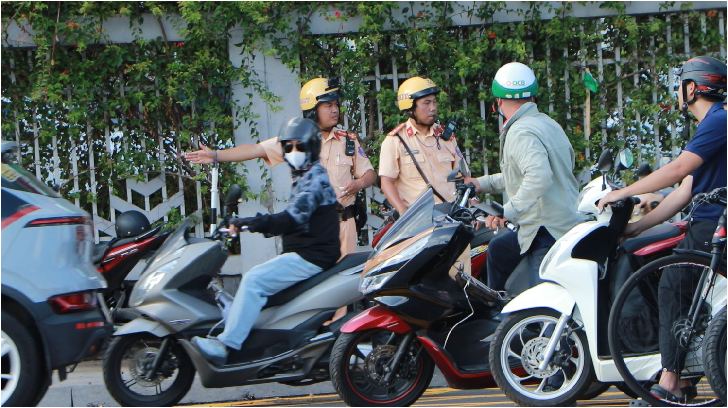 Người dân bày cách đi vòng - Ảnh 3.