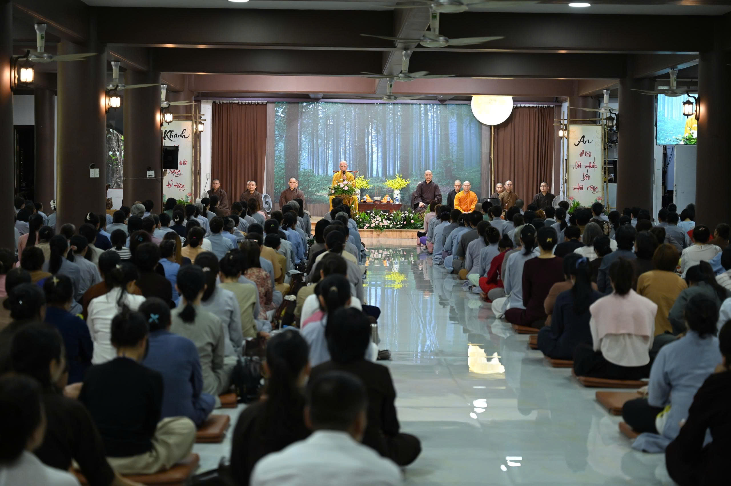 Người trẻ hôm nay đang mệt vì phải làm 'cái tôi' của mình - Ảnh 1.