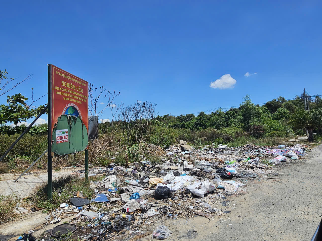  Bãi biển Cửa Lấp ngập rác thải - Ảnh 6.