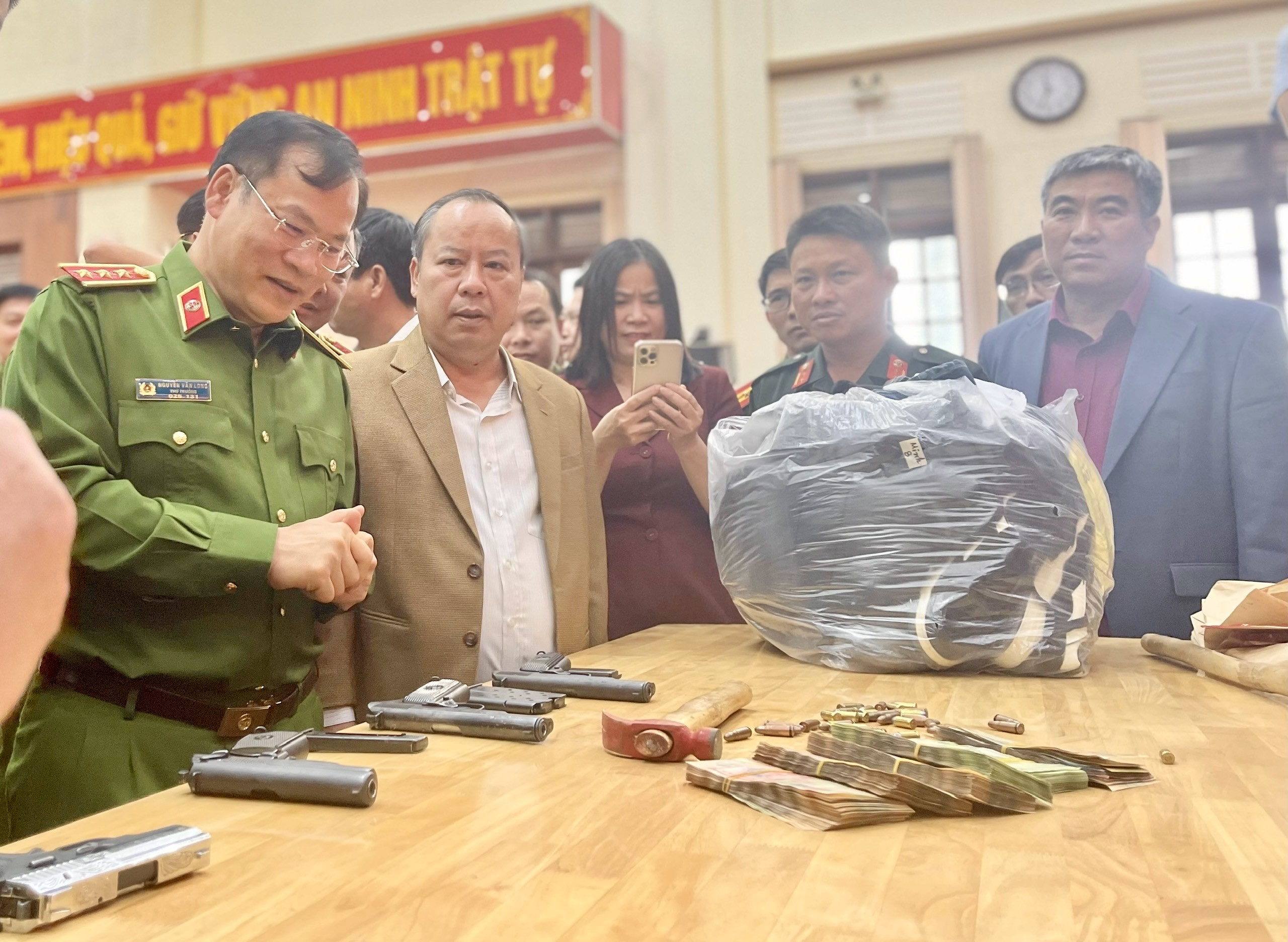 Hai kẻ dùng súp cướp ngân hàng ở Gia Lai hầu - Ảnh 2.
