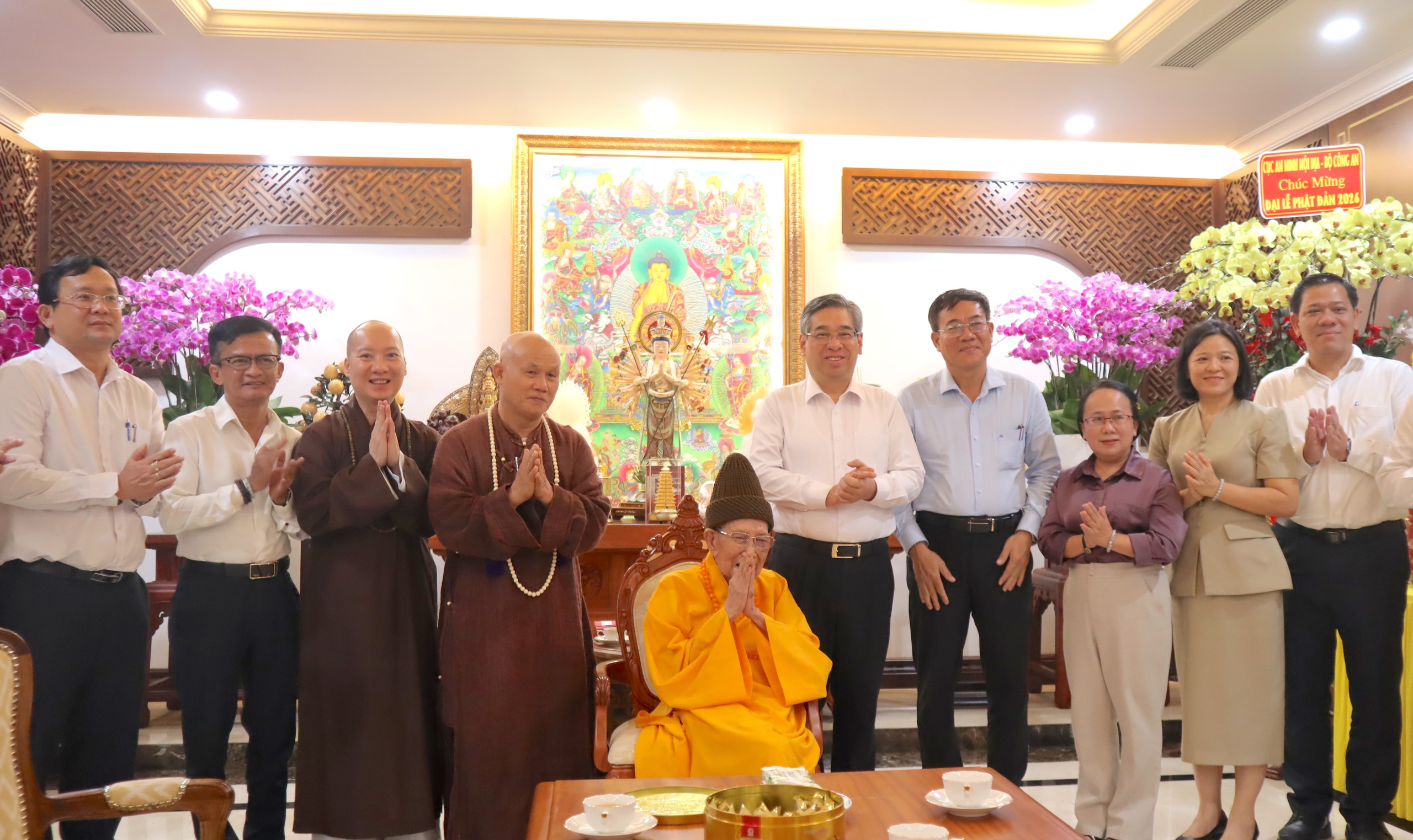 Phó bí thư Thành ủy TP.HCM thăm Phó pháp chủ Giáo hội Phật giáo VN- Ảnh 3. Phó bí thư Thành ủy TP.HCM thăm Phó pháp chủ Giáo hội Phật giáo VN- Ảnh 3.