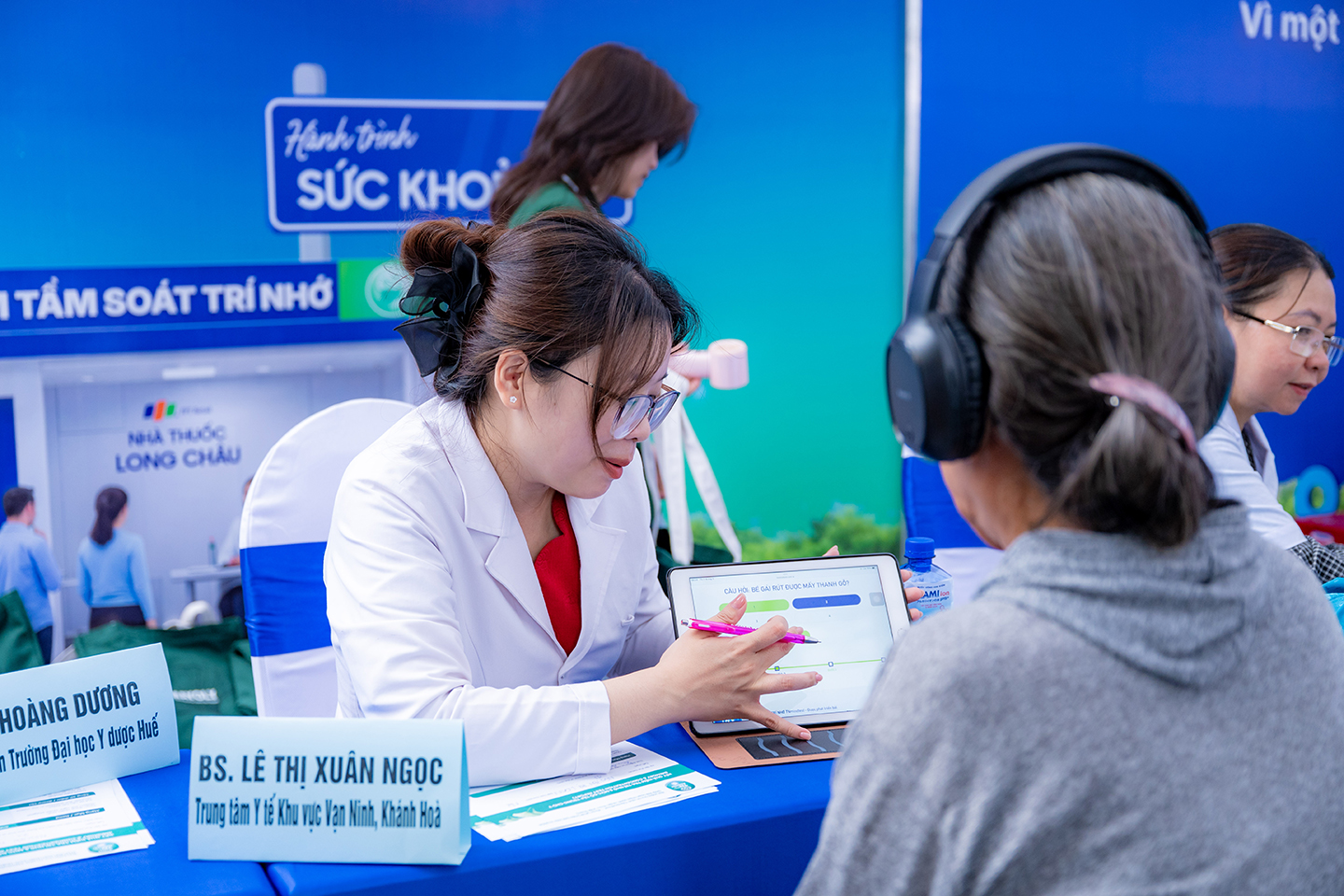 Long Châu cùng Mayoly đưa ‘Trạm tầm soát trí nhớ’ đến gần cộng đồng 11 Long Châu cùng Mayoly đưa ‘Trạm tầm soát trí nhớ’ đến gần cộng đồng - Ảnh 2.