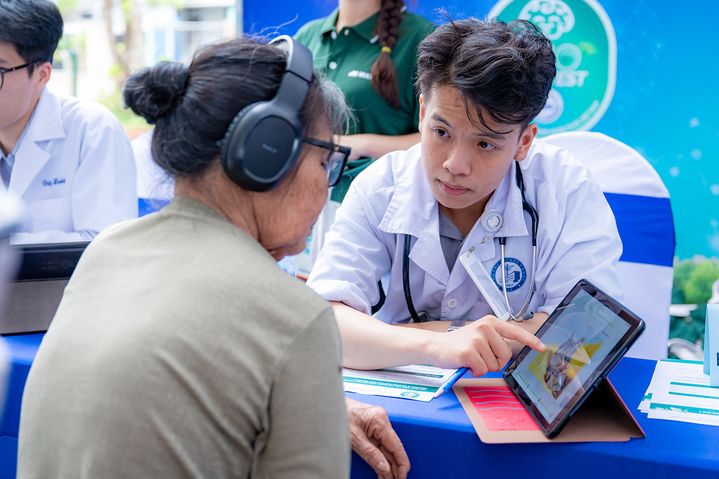 Long Châu cùng Mayoly đưa ‘Trạm tầm soát trí nhớ’ đến gần cộng đồng 12 Long Châu cùng Mayoly đưa ‘Trạm tầm soát trí nhớ’ đến gần cộng đồng - Ảnh 3.