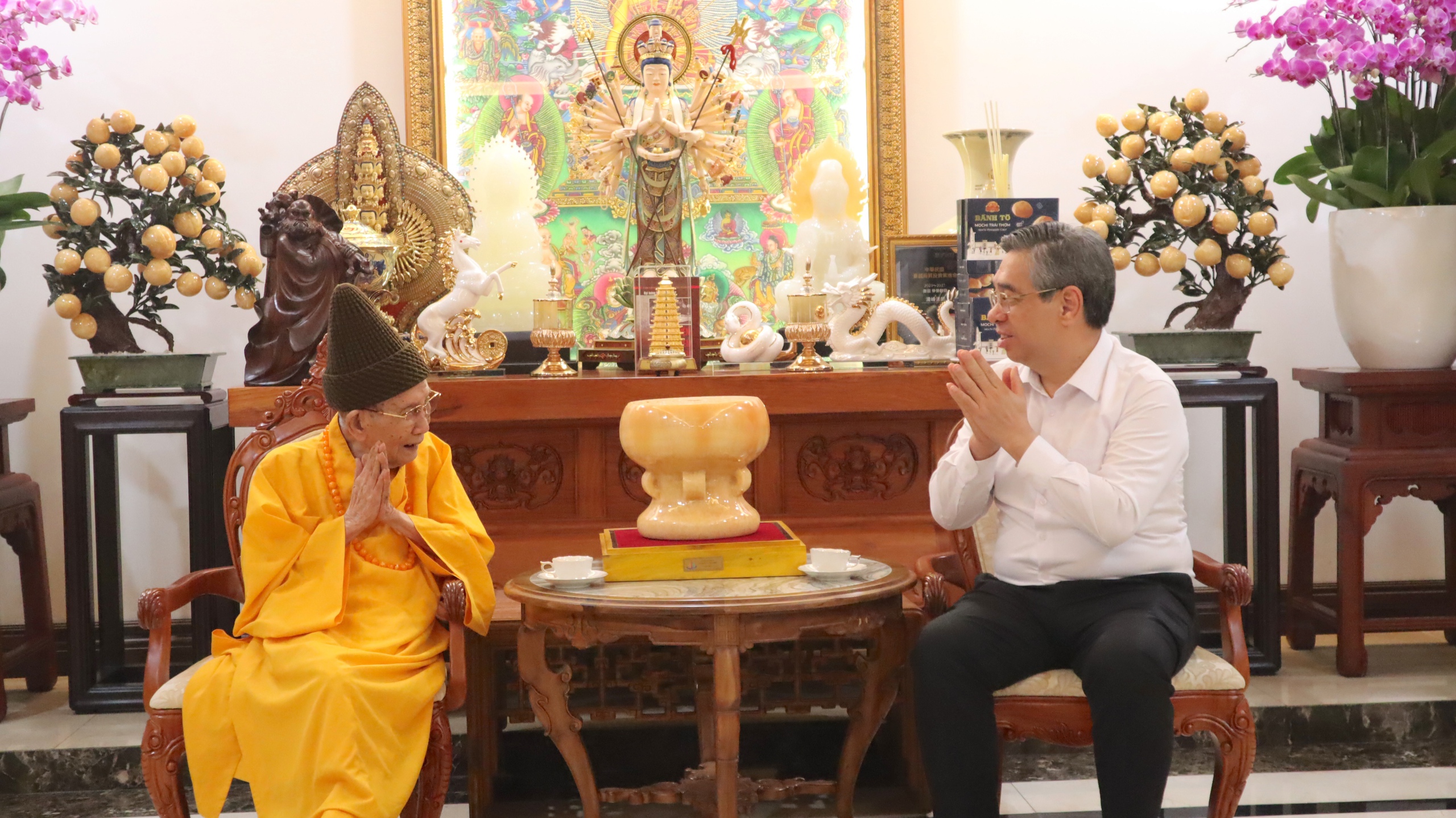 Phó bí thư Thành ủy TP.HCM thăm Phó pháp chủ Giáo hội Phật giáo VN- Ảnh 1. Phó bí thư Thành ủy TP.HCM thăm Phó pháp chủ Giáo hội Phật giáo VN- Ảnh 1.