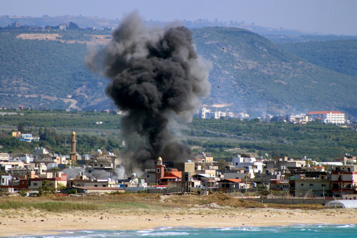 Israel tăng hỏa lực ở Lebanon, ông Netanyahu tuyên bố sẽ 'đè bẹp' Hezbollah - Ảnh 1.