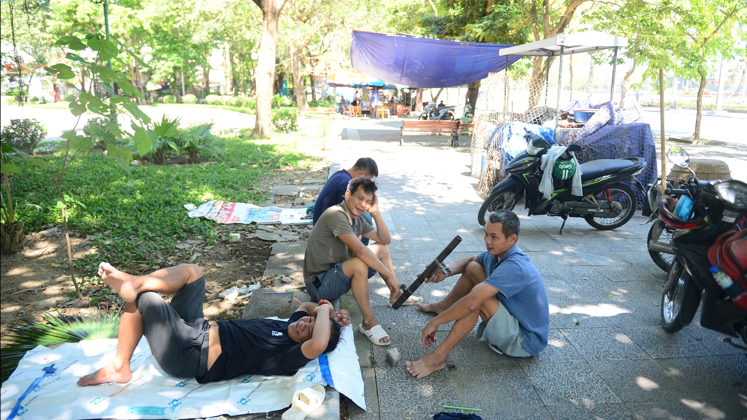  Người dân quang cuồng dưới nắng nóng đặc biệt gay gắt- Ảnh 8.