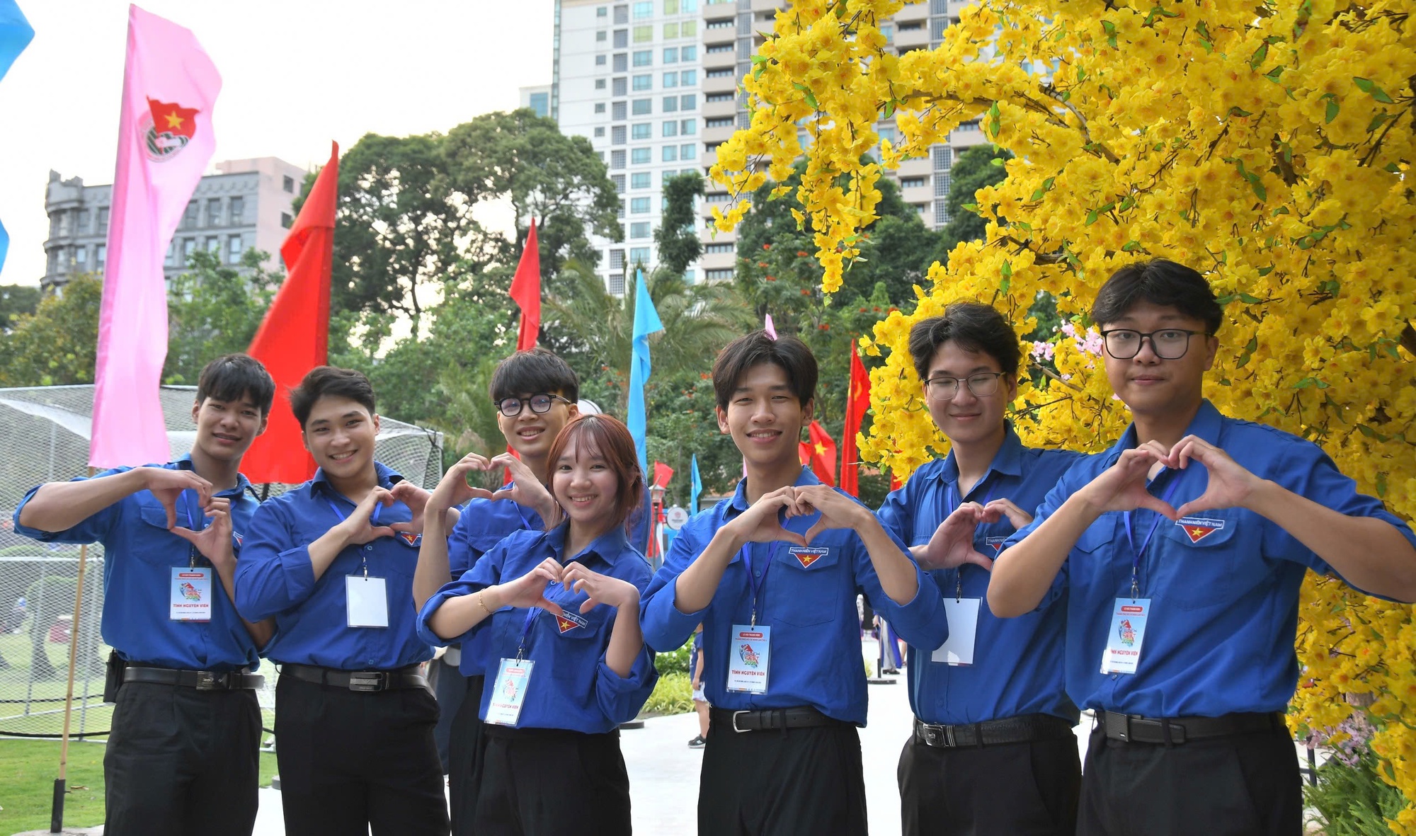 Nơi người trẻ gửi gắm khát vọng và trách nhiệm - Ảnh 1. Nơi người trẻ gửi gắm khát vọng và trách nhiệm - Ảnh 1.