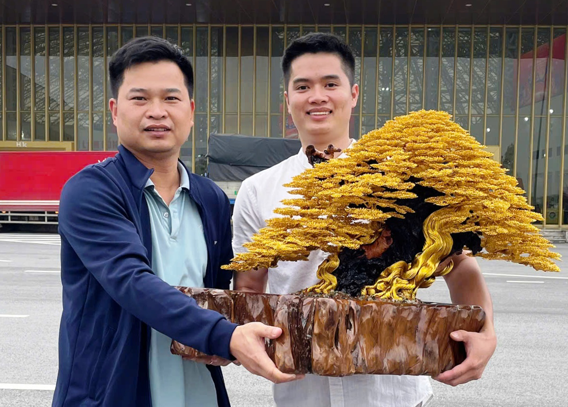 Tuyệt kỹ tạo tác cây cảnh từ dây kim loại- Ảnh 1. Tuyệt kỹ tạo tác cây cảnh từ dây kim loại- Ảnh 1.