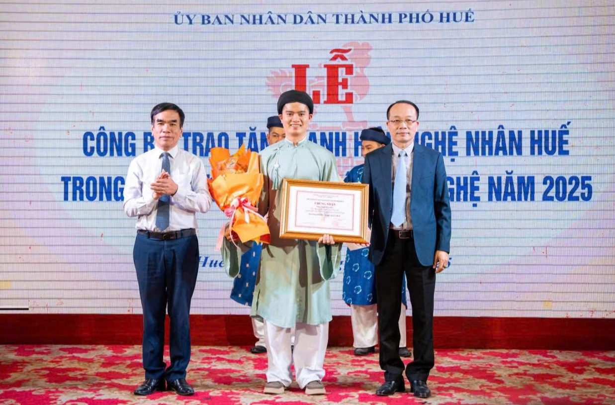 Tuyệt kỹ tạo tác cây cảnh từ dây kim loại- Ảnh 3. Tuyệt kỹ tạo tác cây cảnh từ dây kim loại- Ảnh 3.