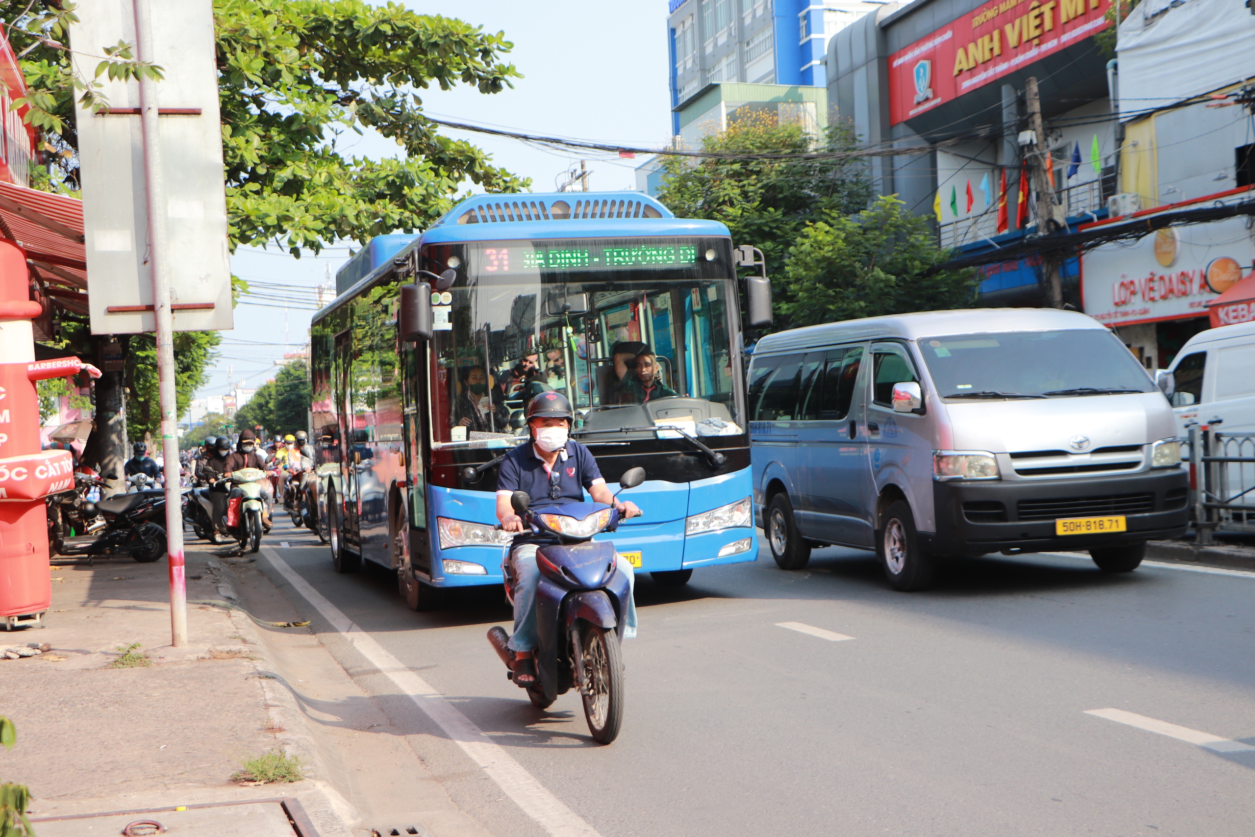 TP.HCM sắp c&oacute; &ldquo;xe bu&yacute;t kiểu taxi c&ocirc;ng nghệ&rdquo;: Đặt qua app, chạy linh hoạt?  - Ảnh 1.
