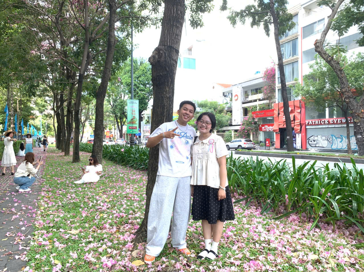 Tuyến đường hoa kèn hồng rực rỡ, người trẻ mê mệt tìm đến check-in - Ảnh 8.