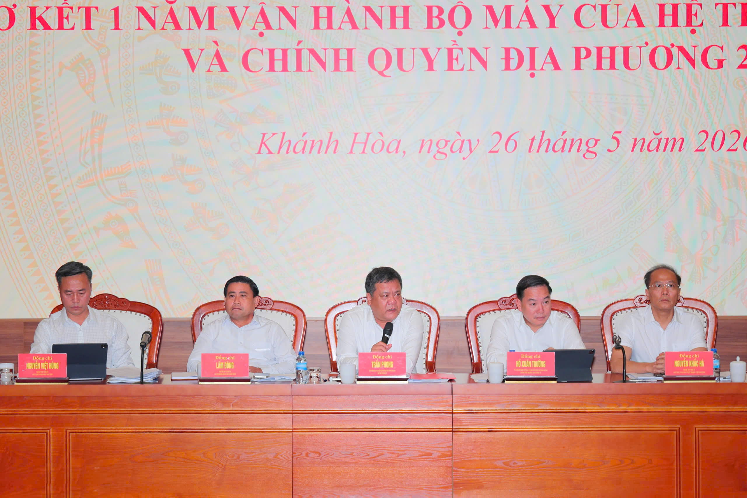 Khánh Hòa sơ kết 1 năm chính quyền 2 cấp, nhìn thẳng vào điểm nghẽn - Ảnh 2.