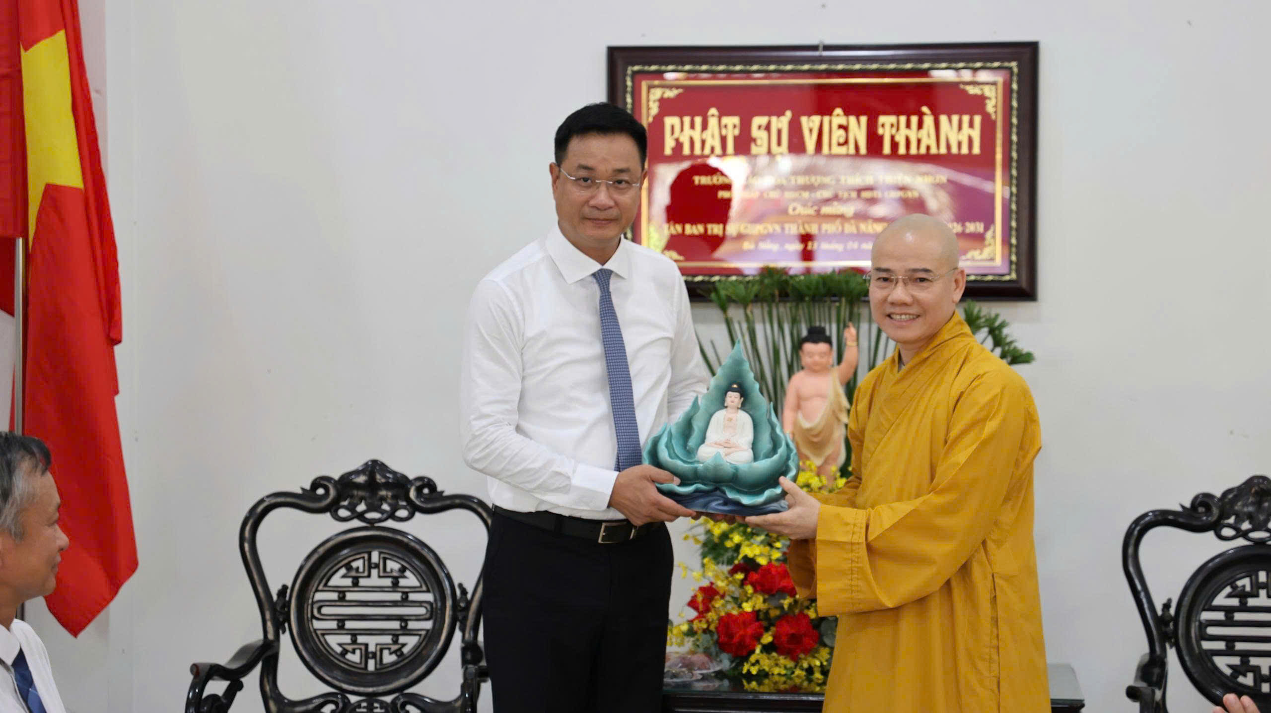 Lãnh đạo Đà Nẵng thăm Giáo hội Phật giáo, lan tỏa tinh thần từ bi mùa Phật đản- Ảnh 3.