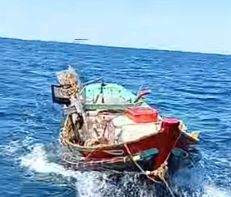 Tìm thấy thi thể ngư dân sau gần một ngày mất tích, ghe trôi dạt trên biển- Ảnh 1.
