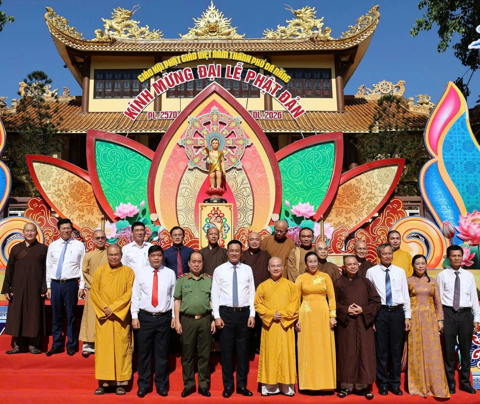 Lãnh đạo Đà Nẵng thăm Giáo hội Phật giáo, lan tỏa tinh thần từ bi mùa Phật đản- Ảnh 7.