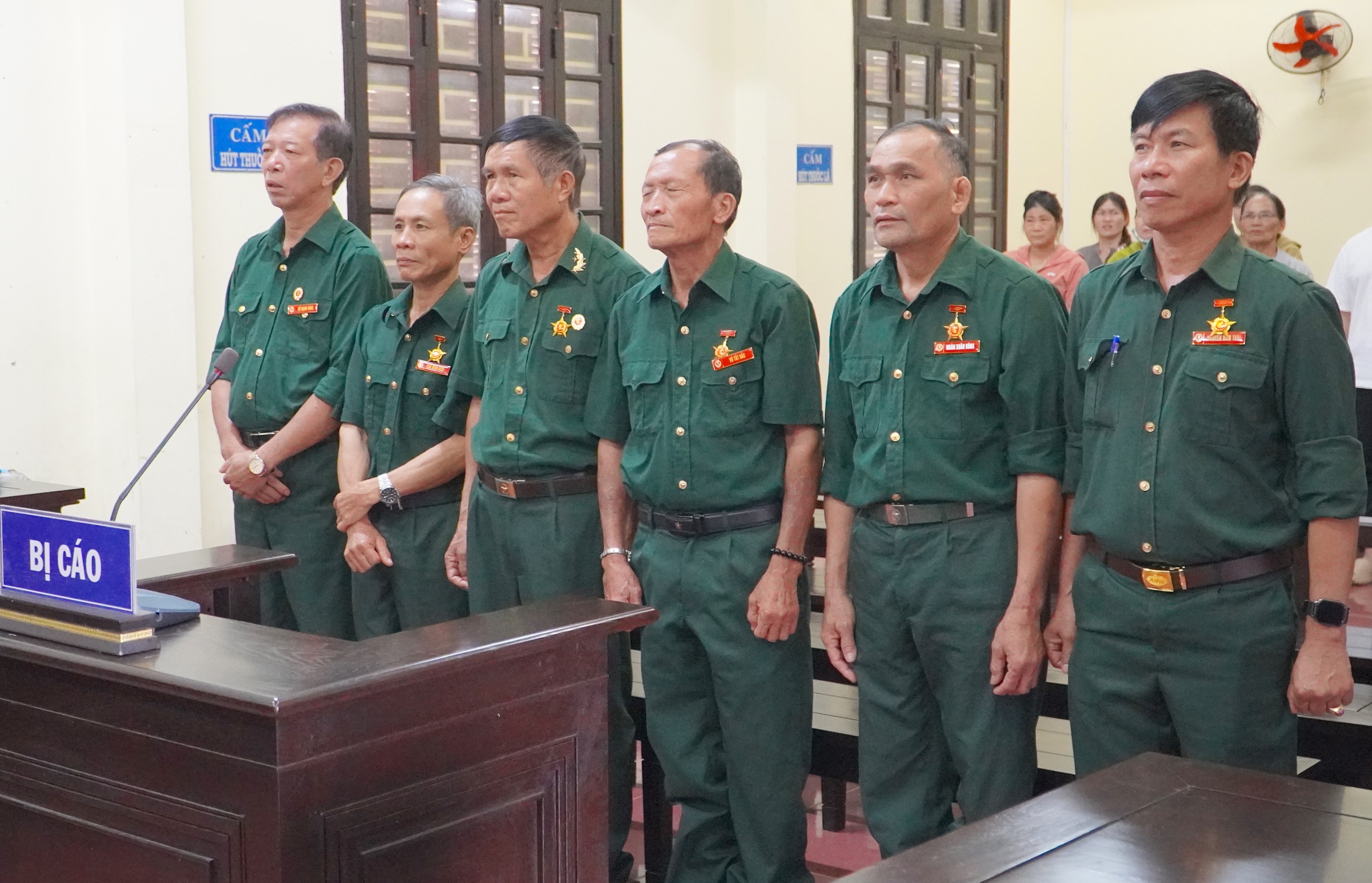 Vụ 6 cựu chiến binh kêu oan sau khi ra tù: Xét xử phúc thẩm lần 3- Ảnh 1. Vụ 6 cựu chiến binh kêu oan sau khi ra tù: Xét xử phúc thẩm lần 3- Ảnh 1.